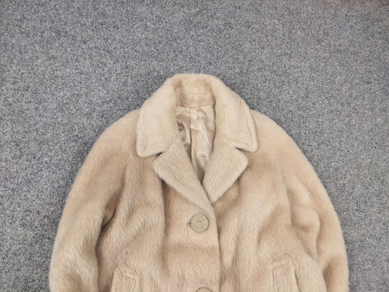 Vintage Vintage 1950's/60's Luxury Mohair fuzzy Beige Coat Jacket Size M / US 6-8 / IT 42-44 - 1 Thumbnail