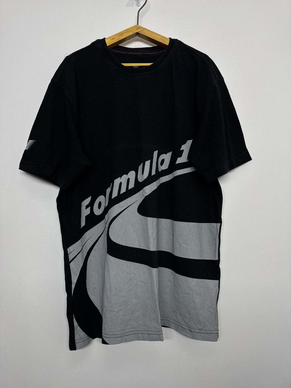 Formula 1 VINTAGE FORMULA 1 OFFICIAL MERCHANDISE BIG LOGO F1 Size US L / EU 52-54 / 3 - 2 Thumbnail