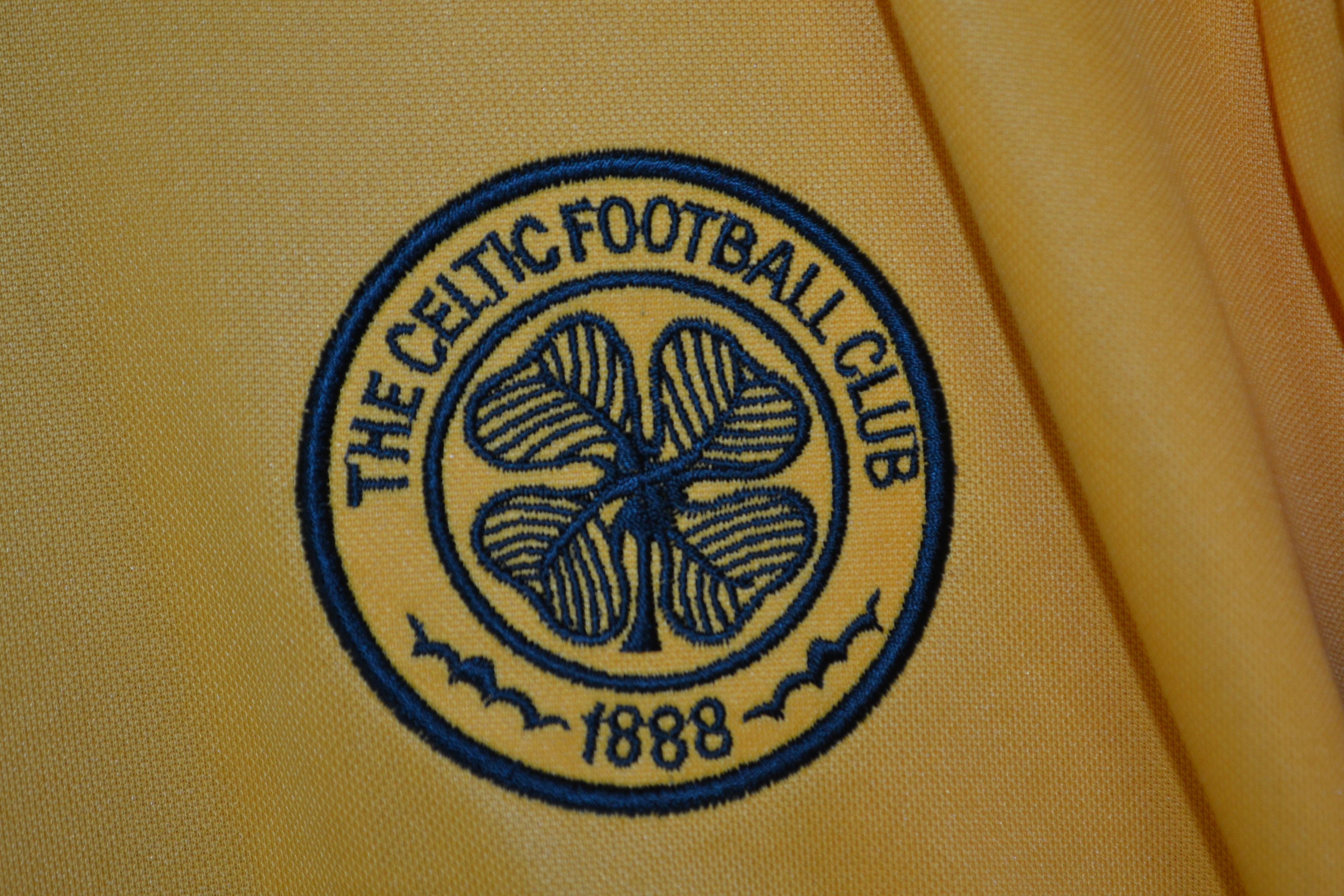 Umbro Celtic 2002 2003 Away Vintage Football Soccer Umbro XL Size US XL / EU 56 / 4 - 2 Thumbnail