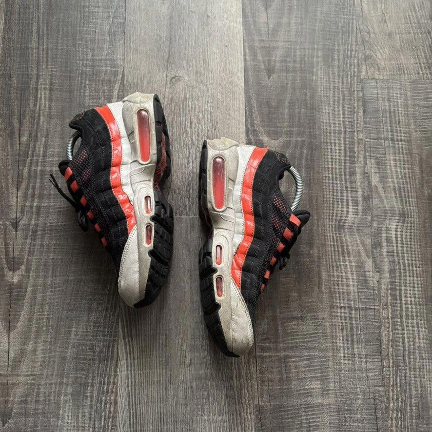 Nike NIKE • Air Max '95 "Baltimore Away" (8M) Size US 8 / EU 41 - 10 Thumbnail