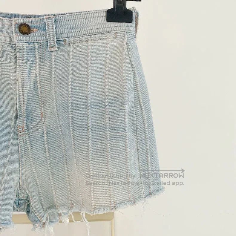 Saint Laurent Paris Saint Laurent Blue Striped Shorts Size 25 . Size 24" / US 00 / IT 34 - 3 Thumbnail