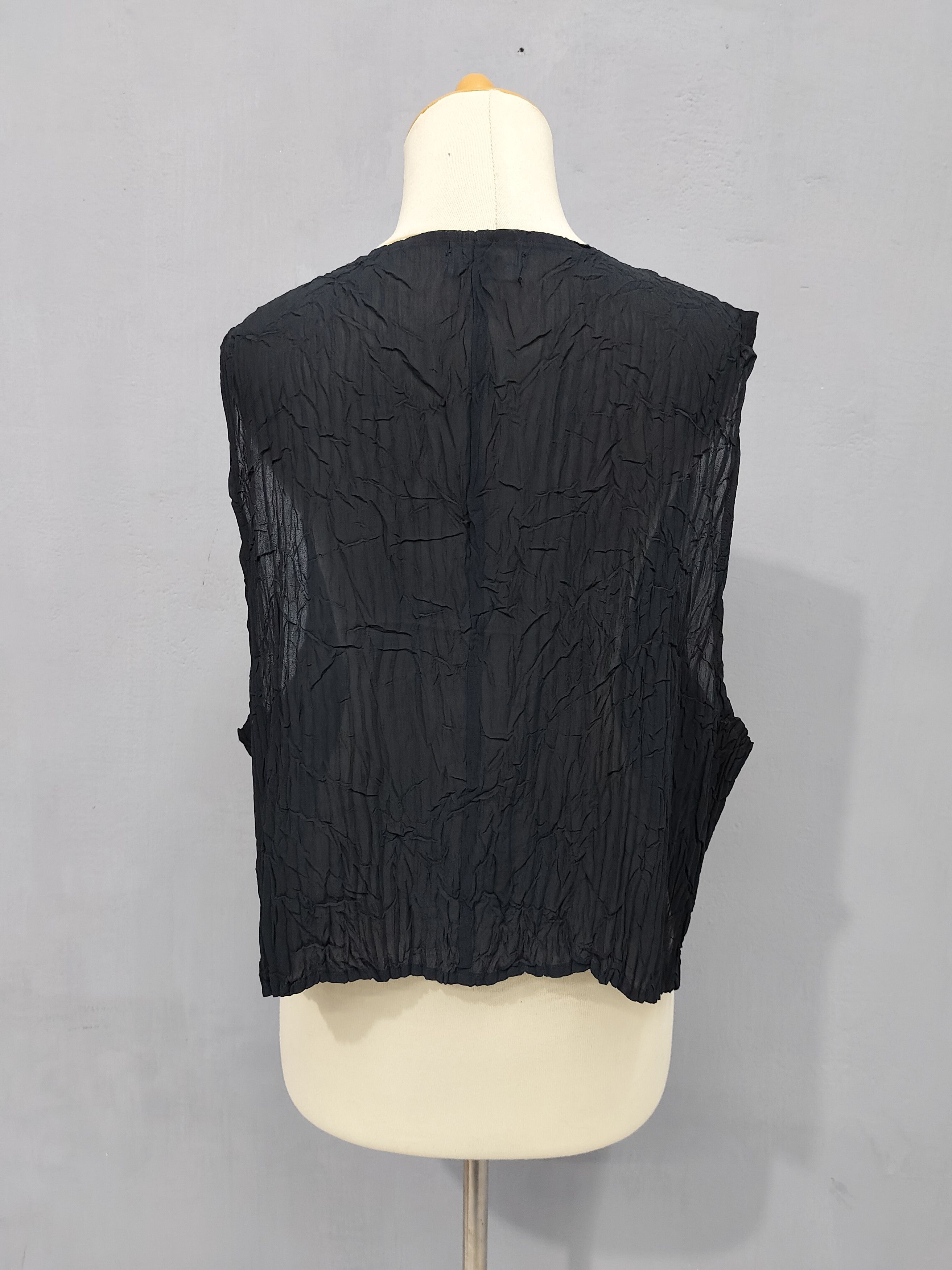 Japanese Brand 00s JUEGO🇯🇵Minimalist Gothic Crinkle Textured Cropped Vest Size L / US 10 / IT 46 - 4 Thumbnail