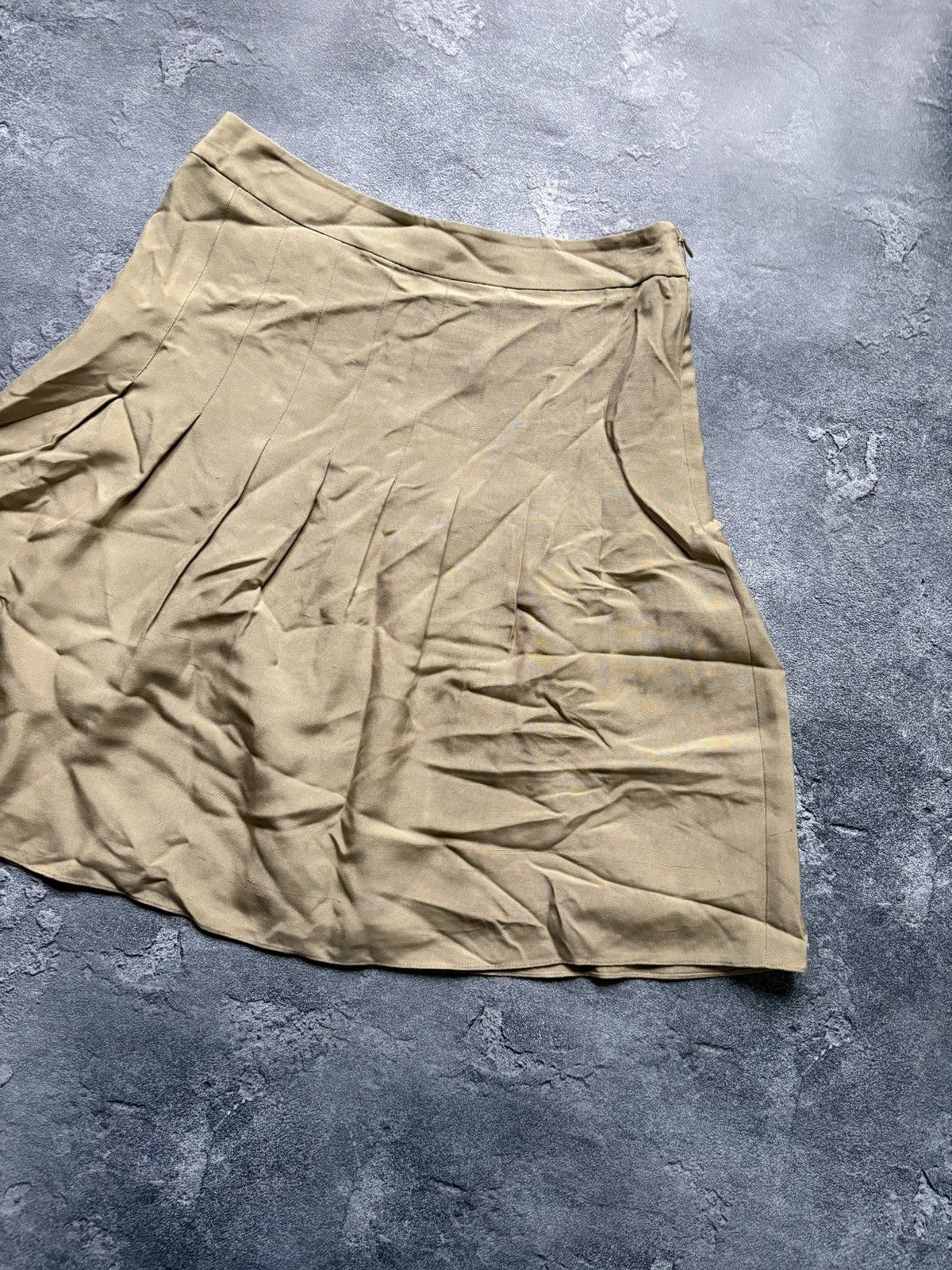 Ralph Lauren Purple Label Ralph Lauren Purple Label Luxury Beige Silk Skirt Size 4 Size 25" / US 0 / IT 36 - 4 Thumbnail