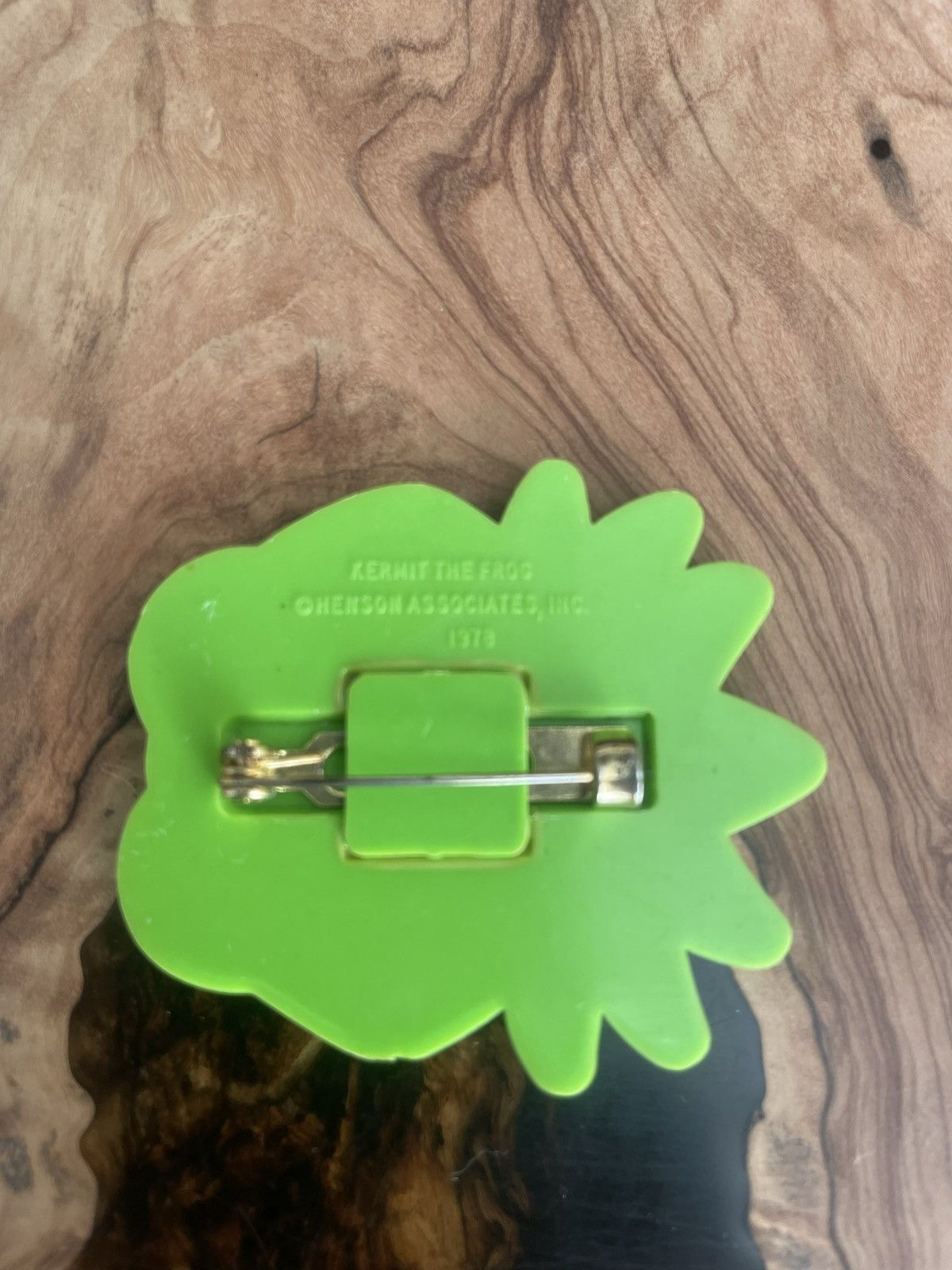 Disney × Vintage Vintage 1978 Kermit The Frog Portrait Badge Pin Size ONE SIZE - 6 Thumbnail