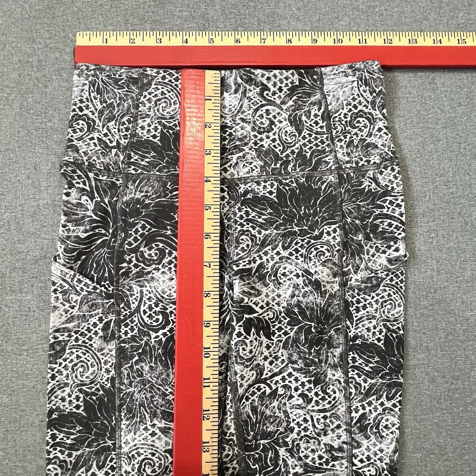 Lululemon Lululemon Wunder Under Crop Serigraph Starlight Black sz 4 Size 27" / US 4 / IT 40 - 4 Thumbnail