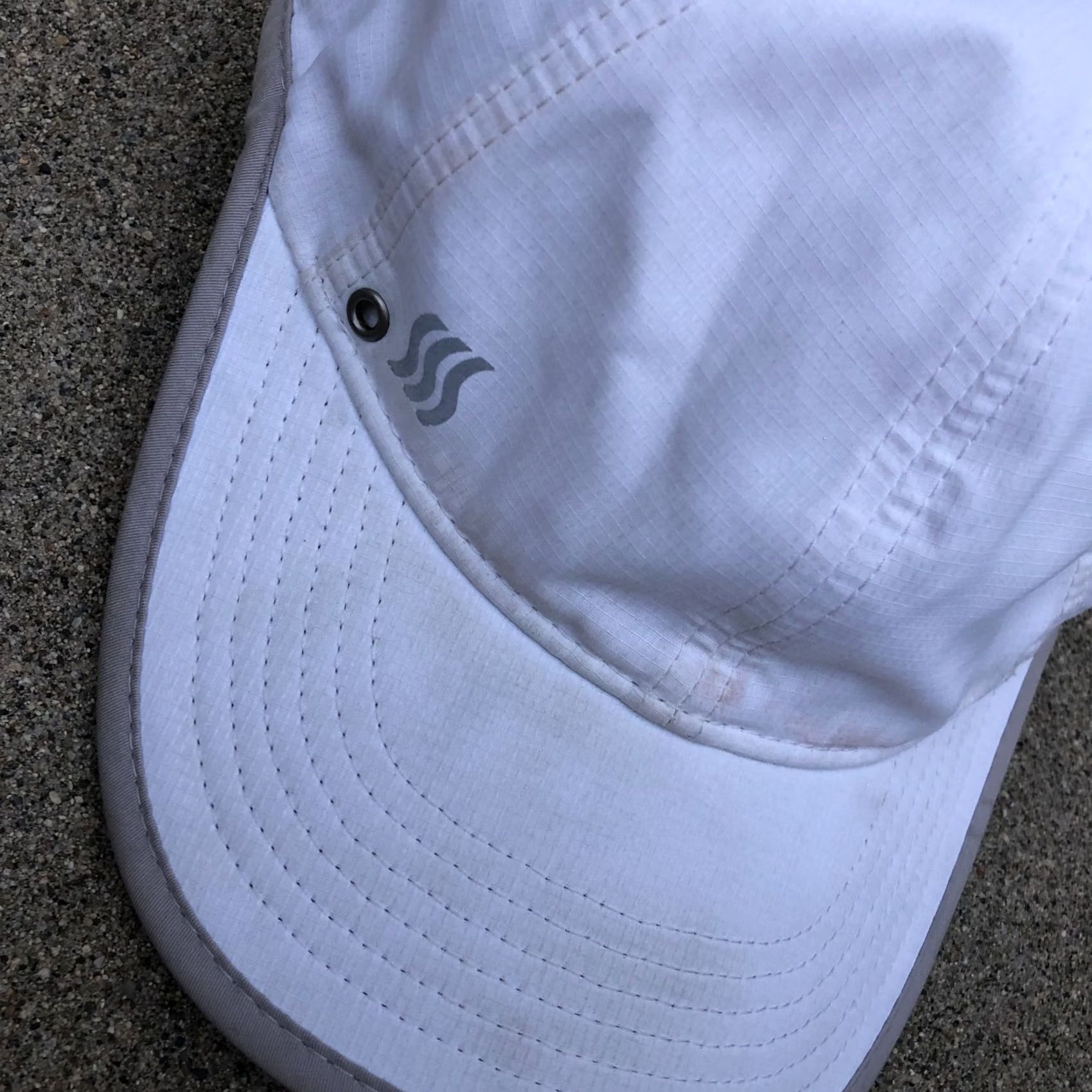 Vintage SAAKA Running Moisture Wicking Hat Men's White One Size Cap Adjustable Size ONE SIZE - 2 Thumbnail