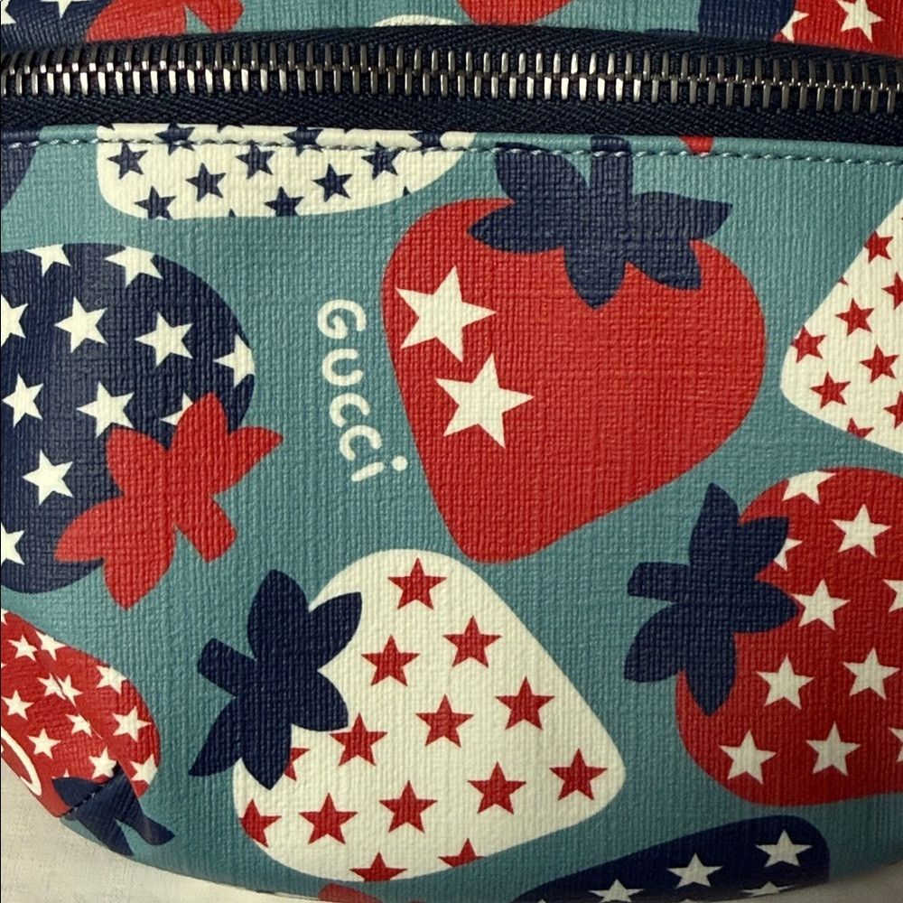 Gucci Gucci Children’s Strawberry Print Waist Bag Blue PVC Italy Size ONE SIZE - 4 Thumbnail