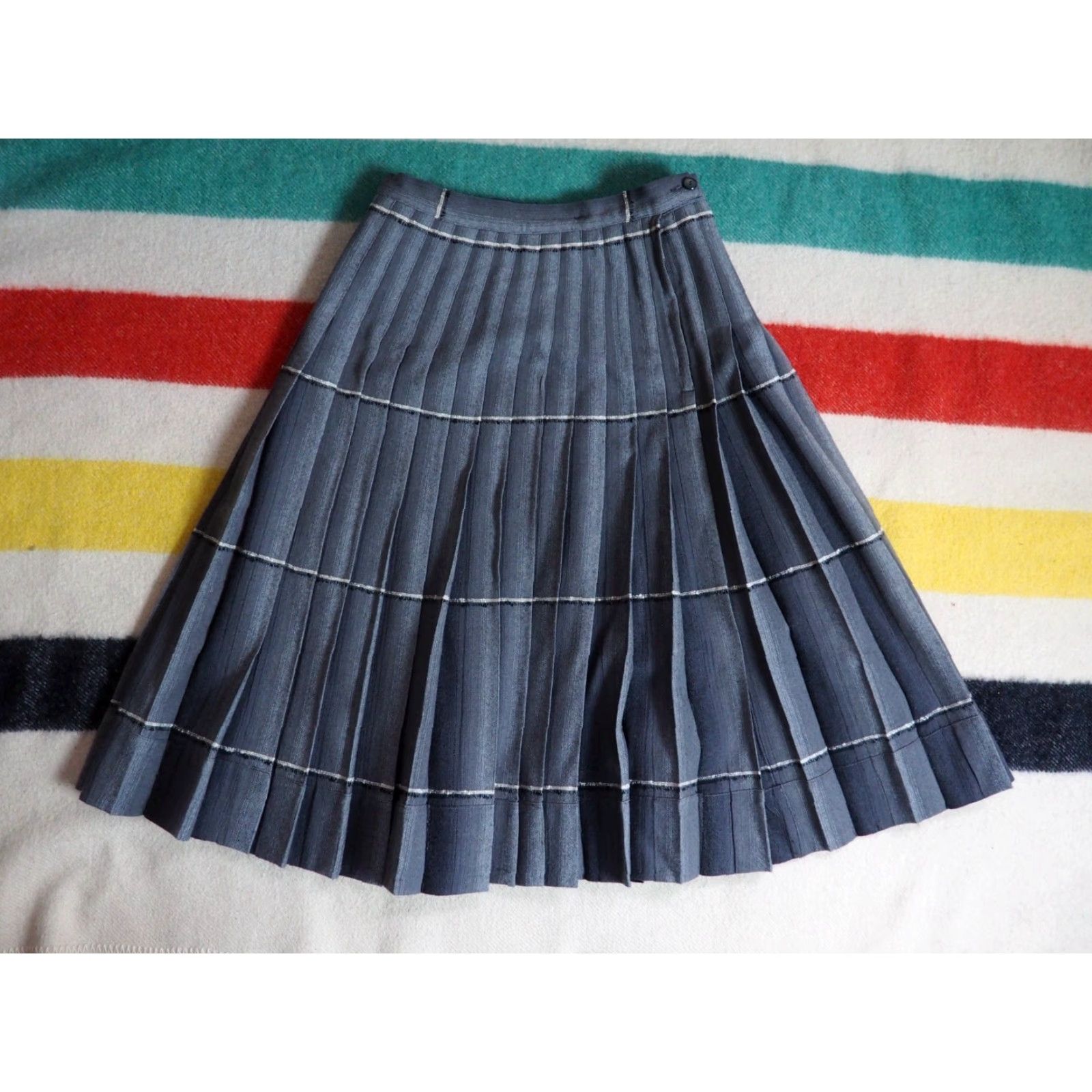 Pendleton VTG 50s 60s Pendleton Turnabout Dark Gray Boho Goth Wool Plaid Skirt 27W Womens Size 27" / US 4 / IT 40 - 2 Thumbnail