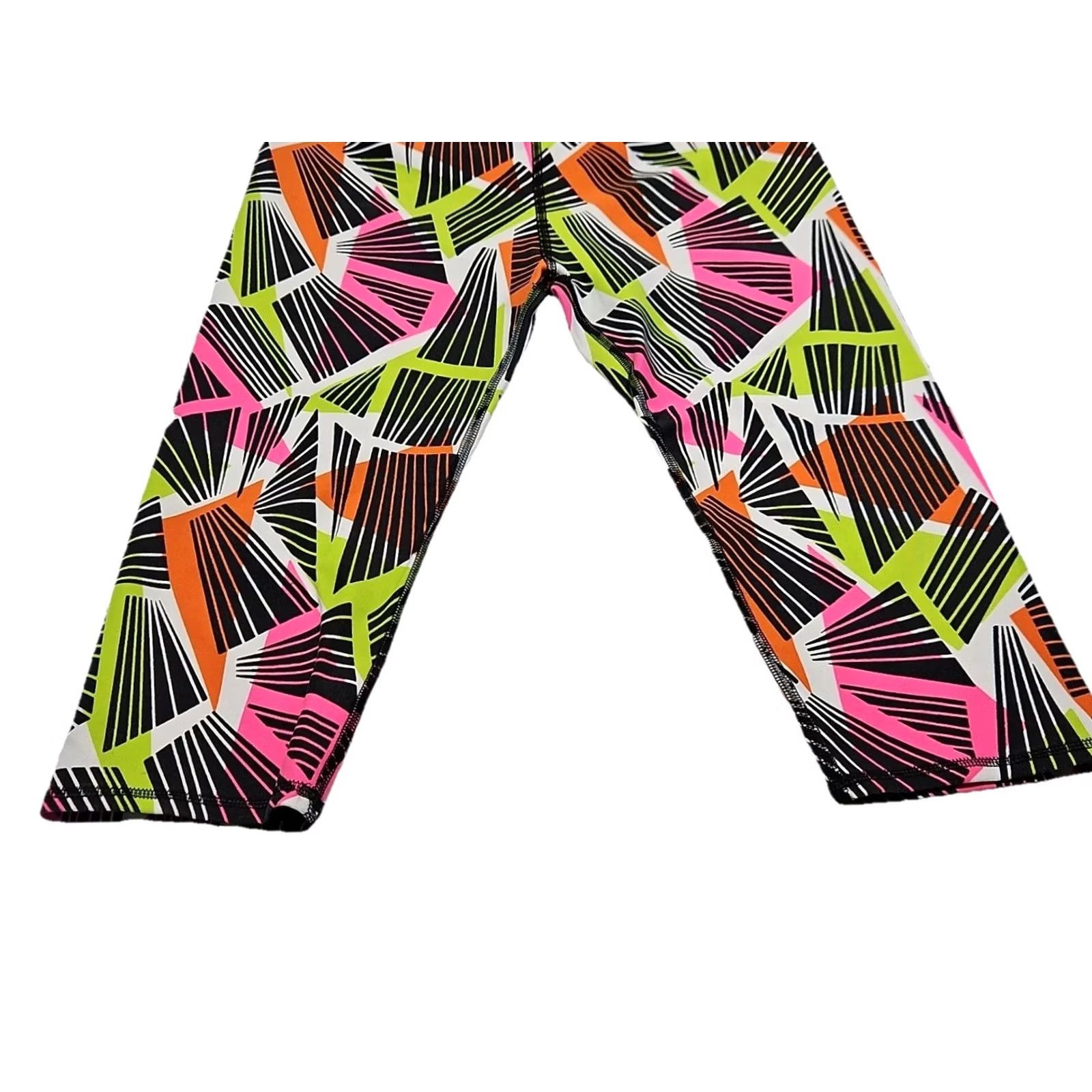 Fabletics Fabletics Leggings Womens Medium Multicolor Geometric Print Athletic Yoga Capri Size 32" / US 10 / IT 46 - 5 Thumbnail
