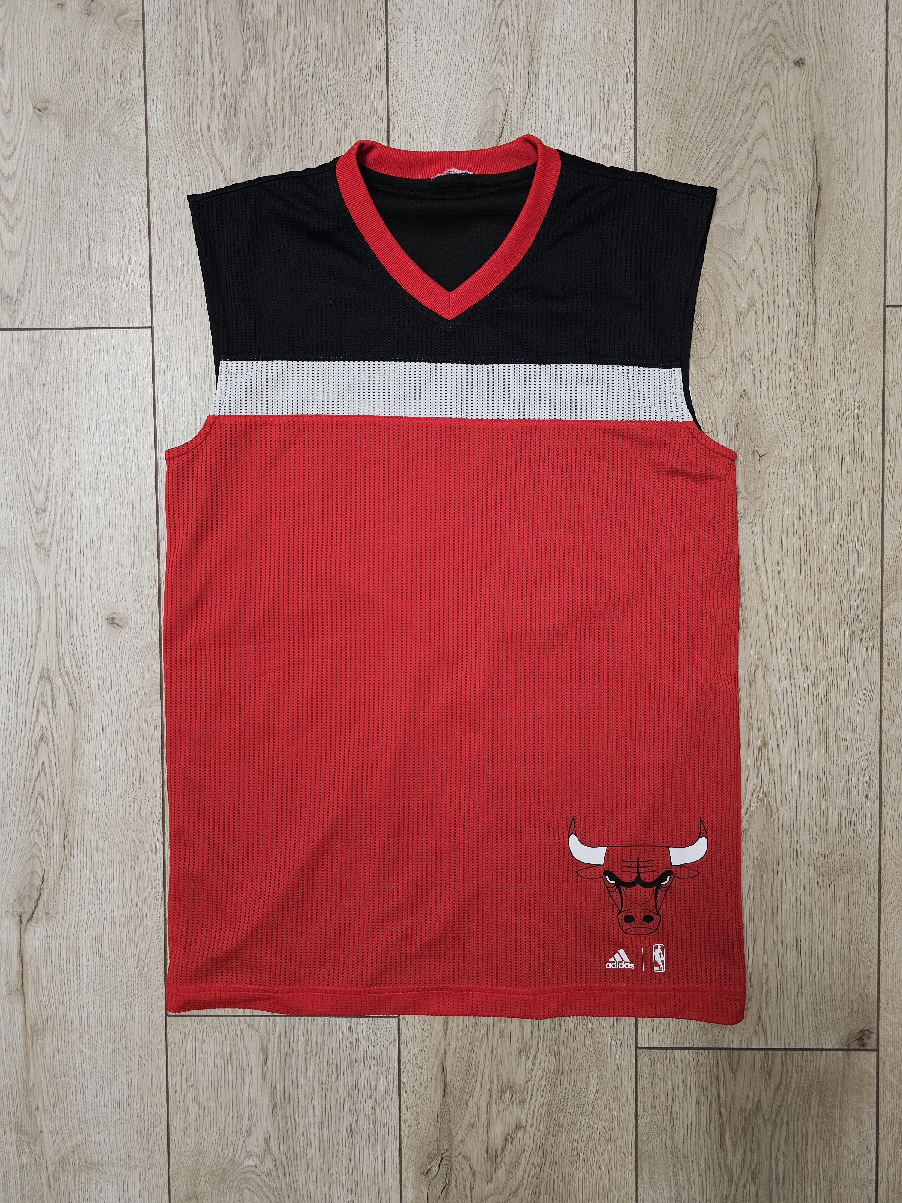 NBA CHICAGO BULLS JERSEY TWO SIDES TRAINIG BASKETBALL SHIRT Size US S / EU 44-46 / 1 - 3 Thumbnail