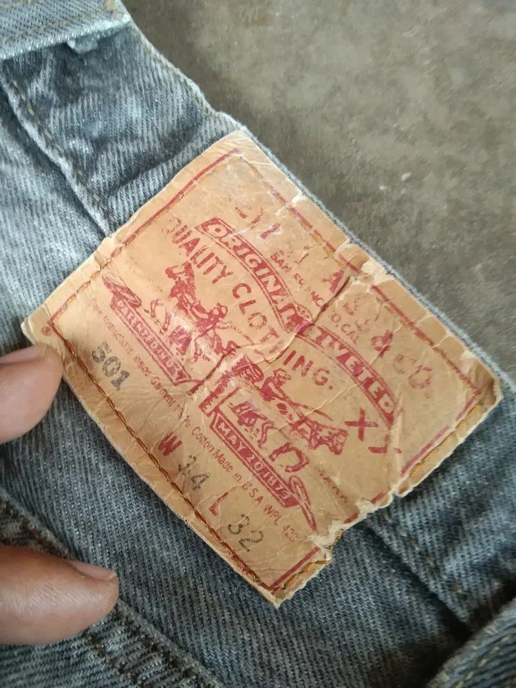 Levi's 90s Vintage Levi's 501 Made In USA Distressed Jeans 34x32 Size US 34 / EU 50 - 5 Thumbnail