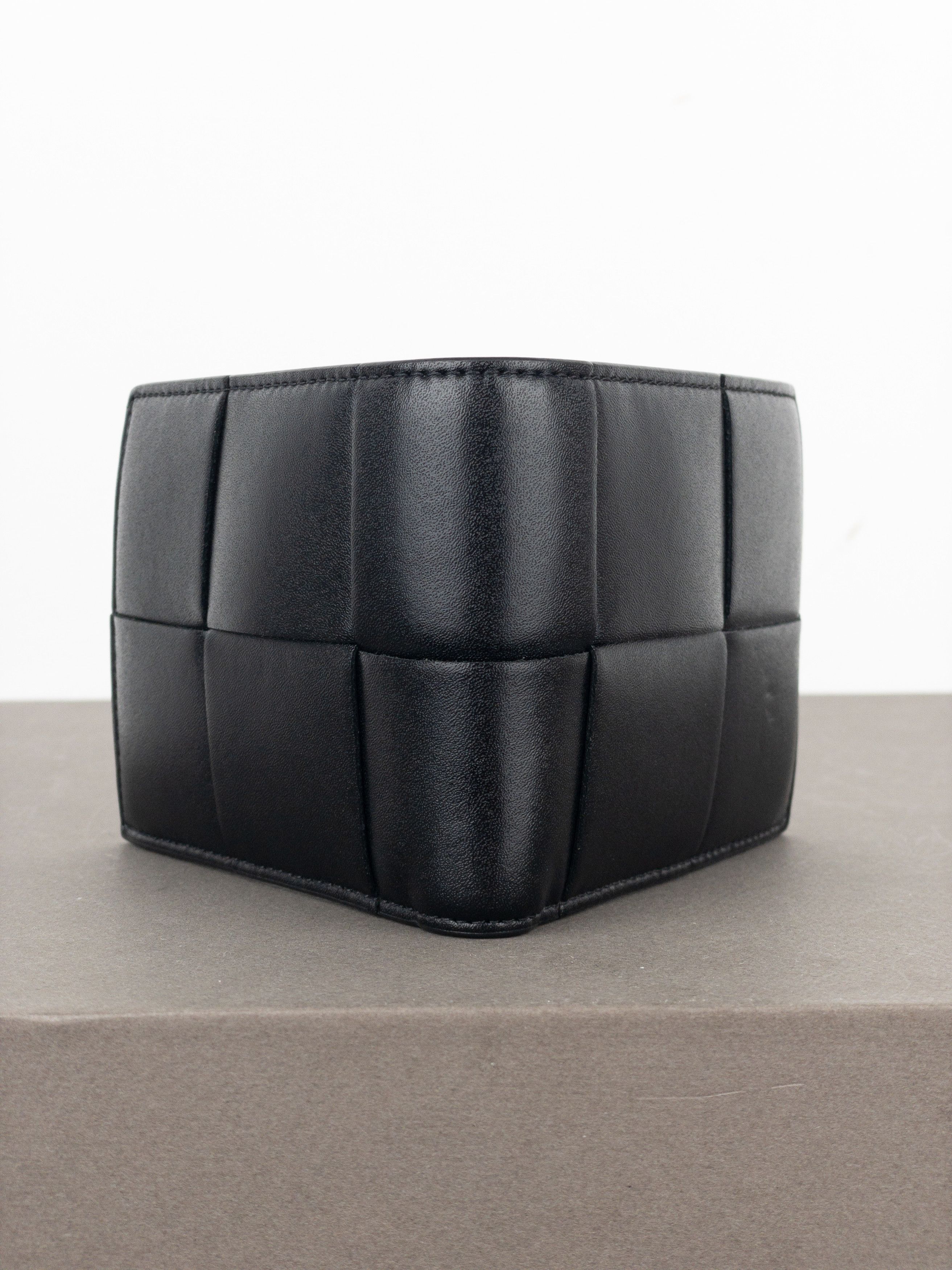 Bottega Veneta Bottega Veneta Cassette Bi-Fold Wallet Leather Black Size ONE SIZE - 17 Thumbnail