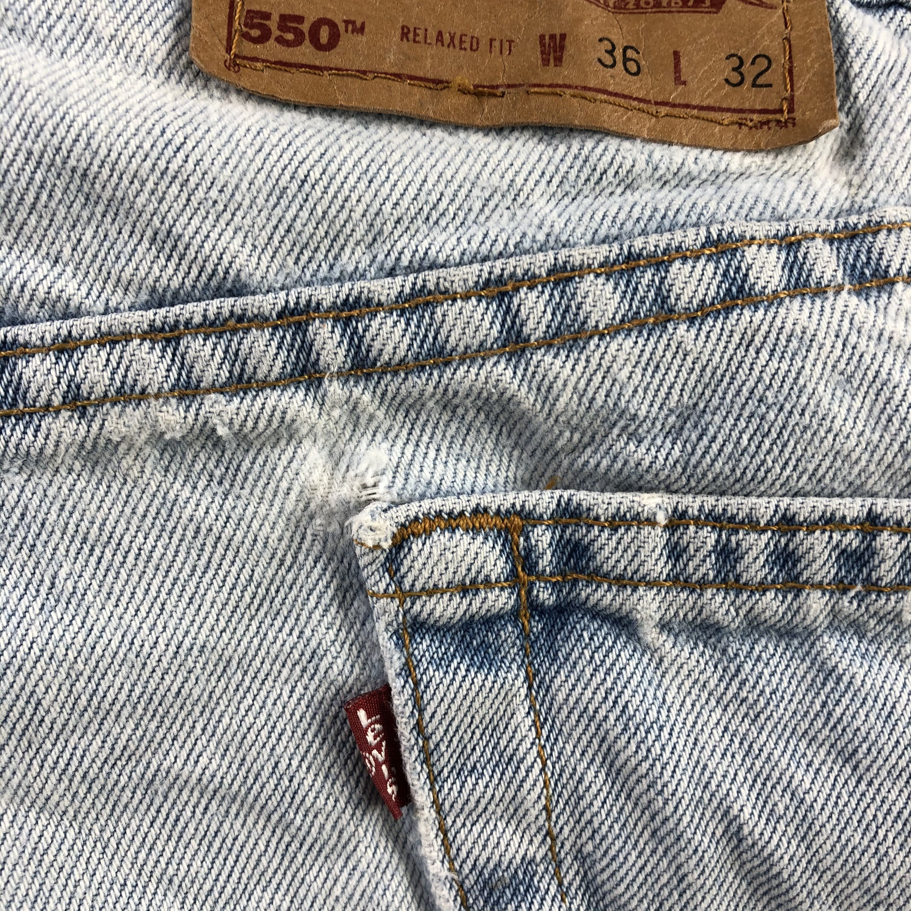 Levi's Vintage 90s Levis 550 Jeans Lightwash Denim KJ1376 Size US 35 - 8 Thumbnail