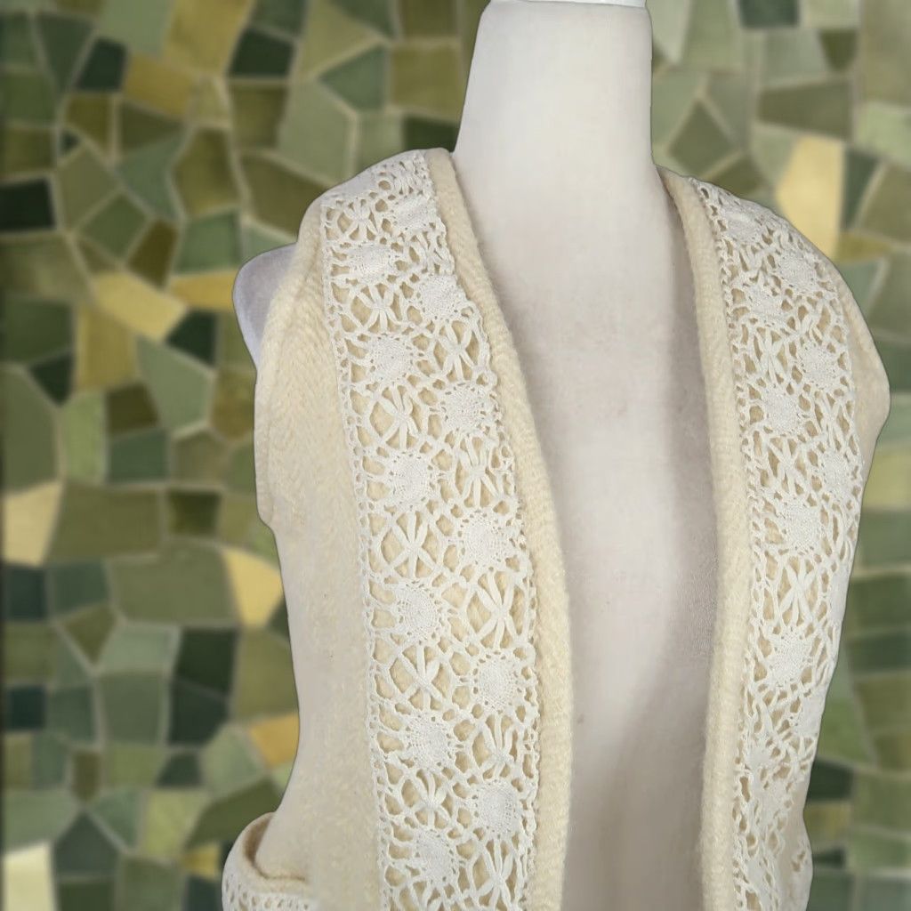 Vintage VINTAGE Cream Wool Vest Small Bohemian Crochet Trim Women Sleeveless Casual Fall Winter Size S / US 4 / IT 40 - 1 Thumbnail