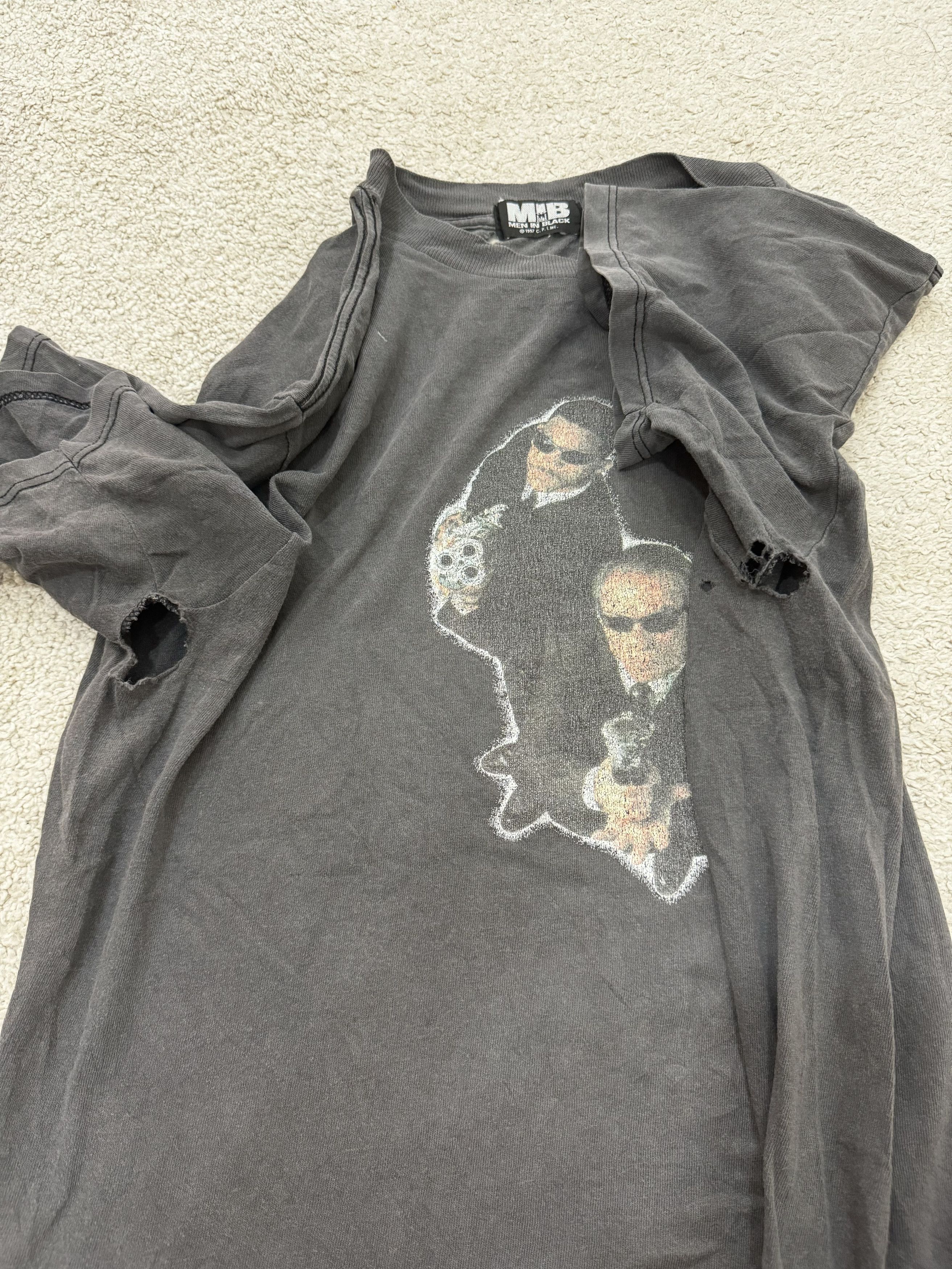 Vintage Vintage 1997 Men In Black Movie Tee Size US L / EU 52-54 / 3 - 6 Thumbnail