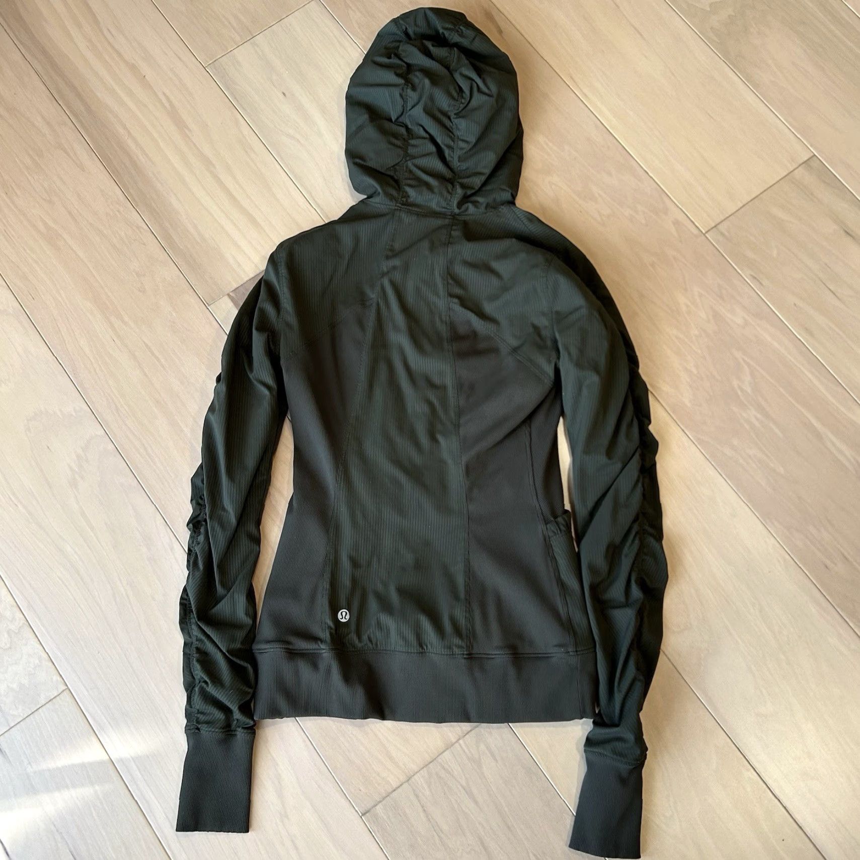 Lululemon Lululemon Dance Studio Jacket III Green Women’s 4 Activewear Jacket Womens Athletic Stripe Short Sleeve Zip Size S / US 4 / IT 40 - 3 Thumbnail