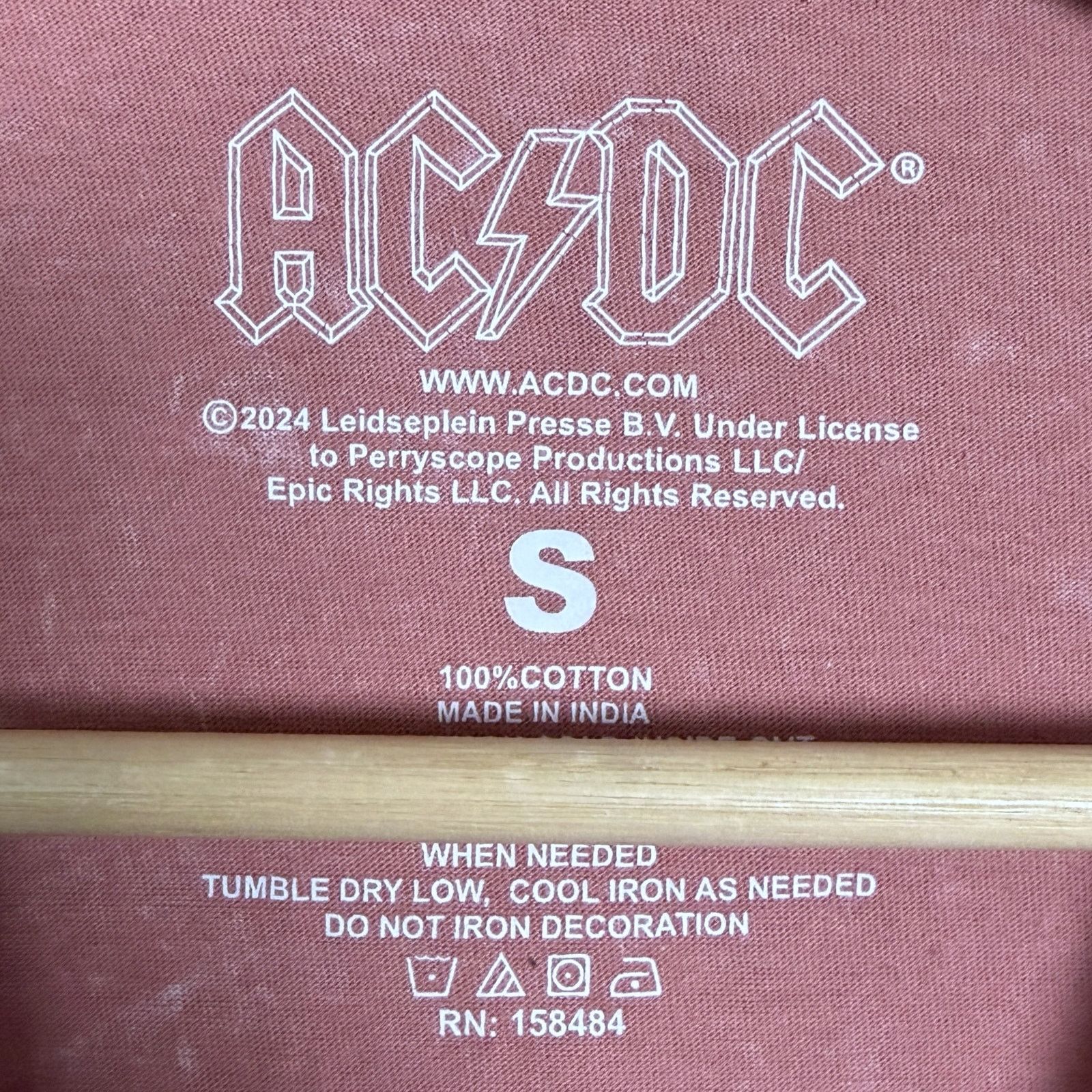 AC/DC AC/DC Pearl Embroidered Women's S Pink V-Neck Logo T-Shirt Size S / US 4 / IT 40 - 5 Thumbnail