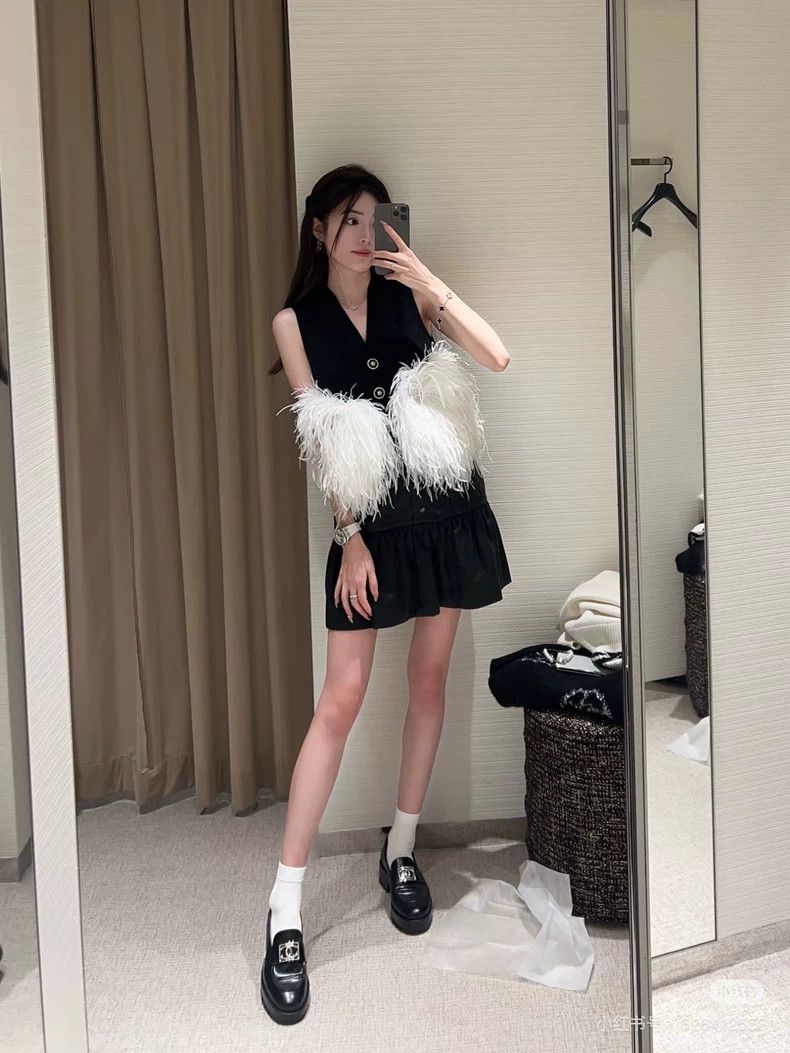Chanel Chanel Black pleated skirt Size 25" / US 0 / IT 36 - 8 Thumbnail