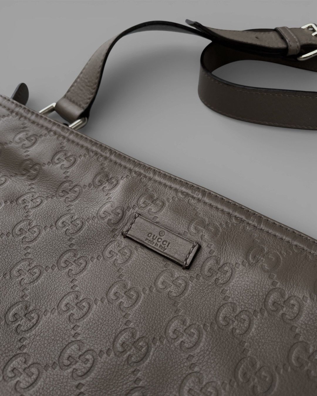 Gucci 🔥 GUCCI GG SUPREME MONOGRAM LEATHER MESSENGER BAG Size ONE SIZE - 12 Thumbnail