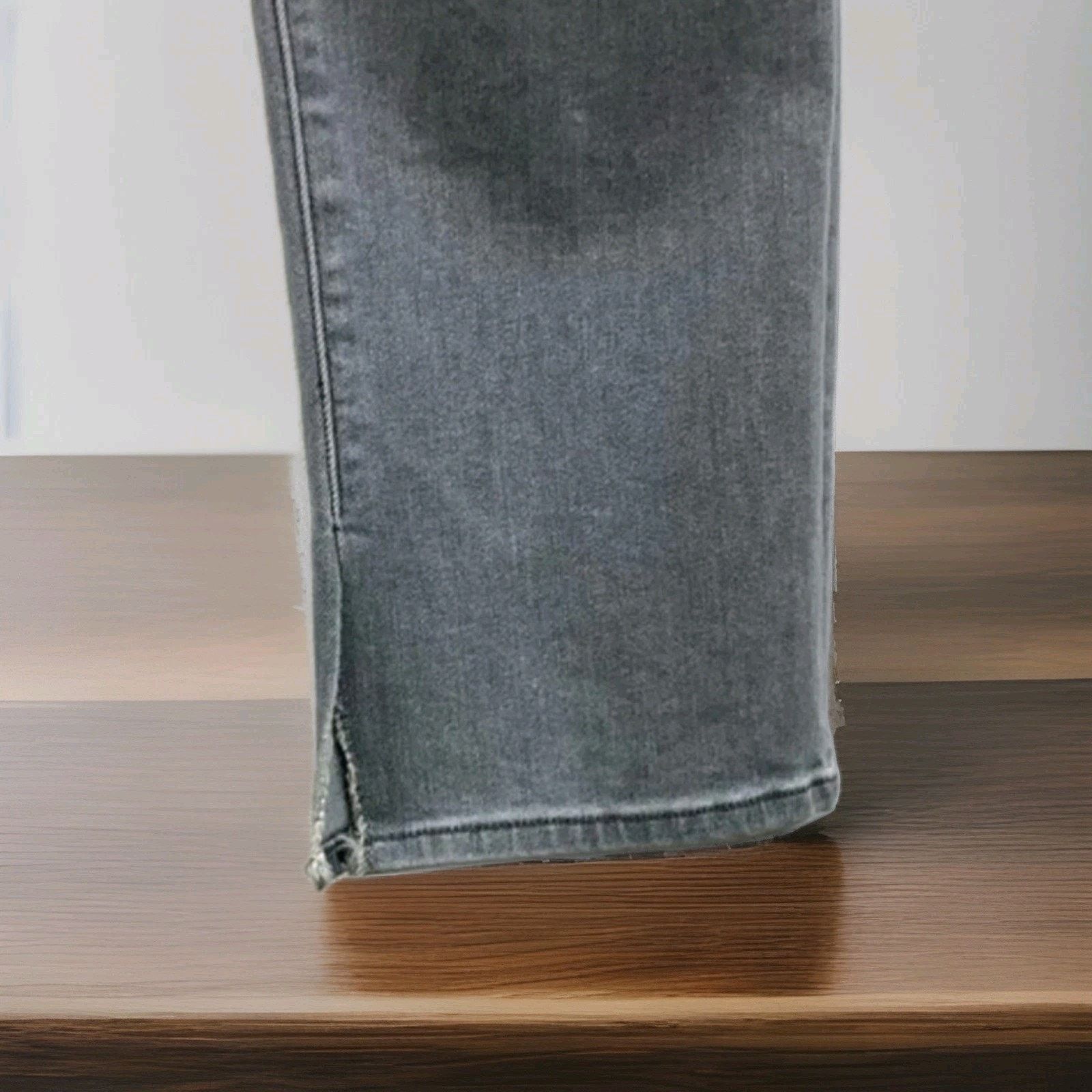 J Brand J BRAND Mid Rise RAIL Woman Distressed In Sweet Gray Wash Size 27" / US 4 / IT 40 - 6 Thumbnail