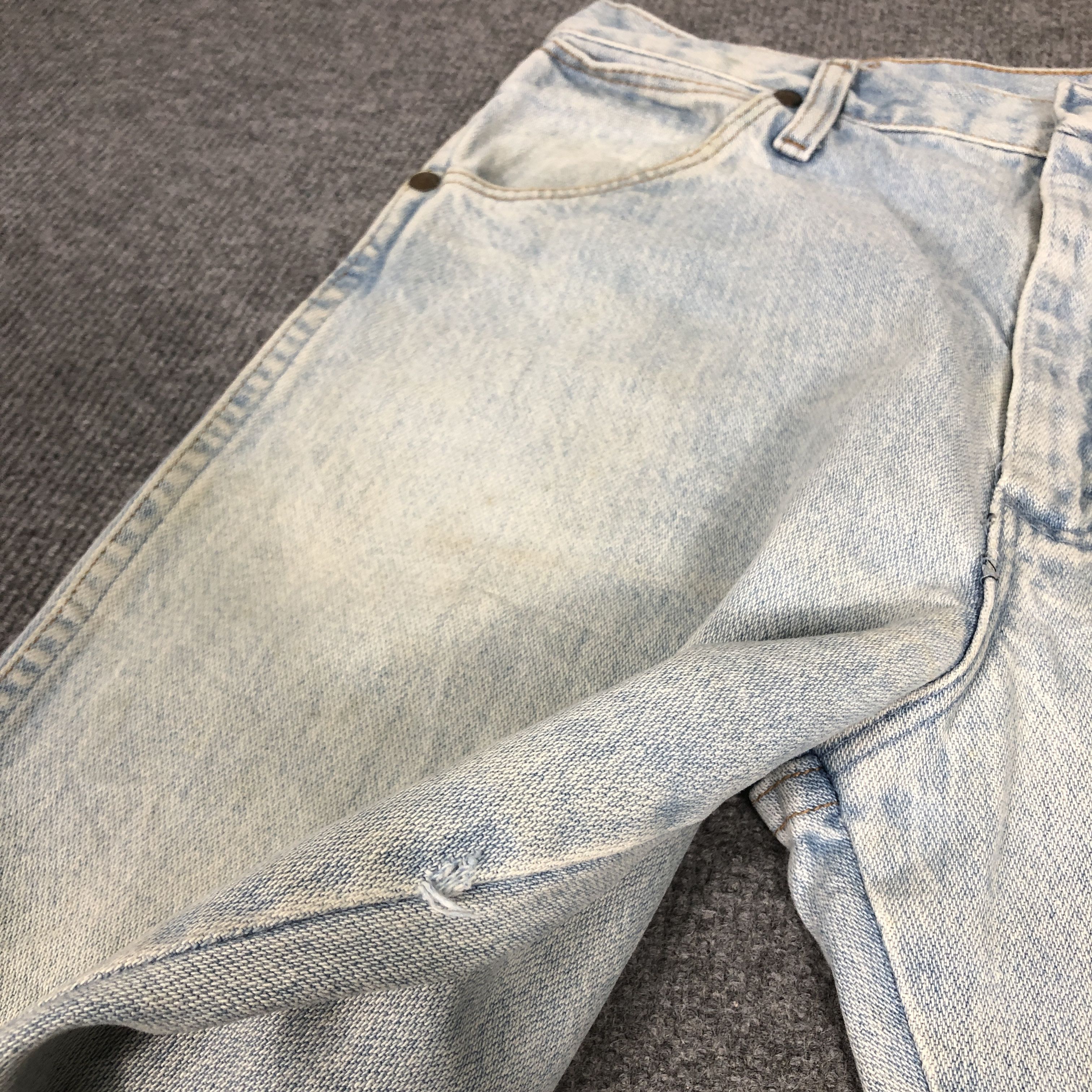 Vintage × Wrangler Vintage Wrangler Light Blue Wash Jeans L1069 Size US 31 - 10 Thumbnail