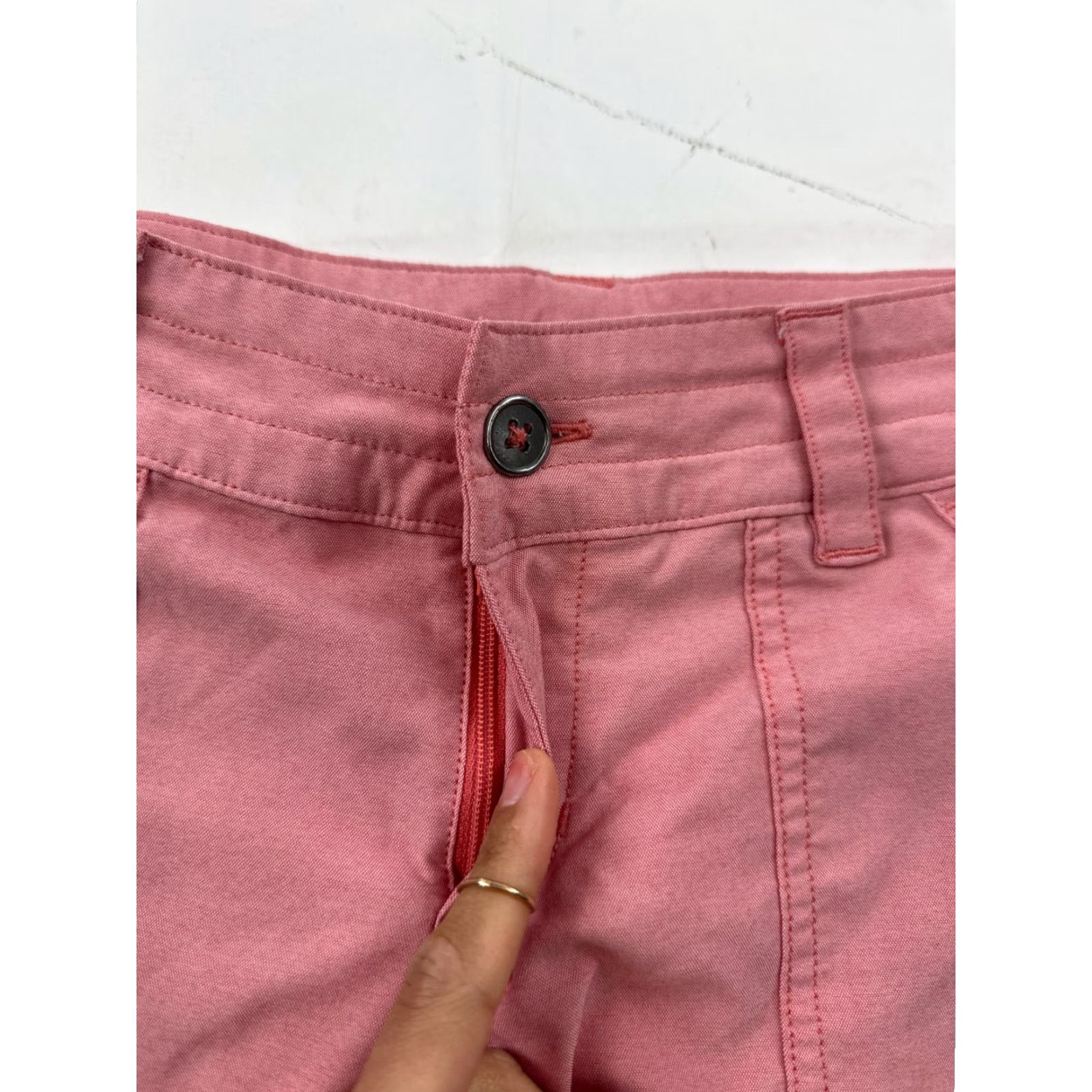 Vintage Columbia Shorts Womens 5 Pink Bermuda Lightweight Hiking High Waisted Pockets Size 27" / US 4 / IT 40 - 3 Thumbnail