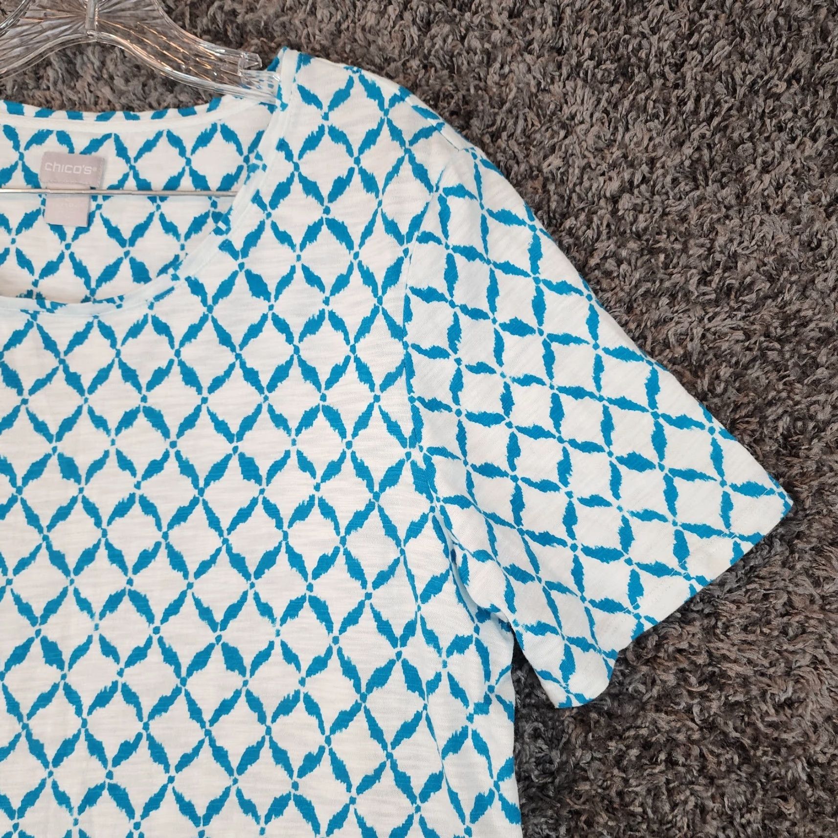 Vintage CHICOS Shirt Womens White Blue Patterned Short Sleeve Top Size L (Blue Pattern) Size L / US 10 / IT 46 - 2 Thumbnail