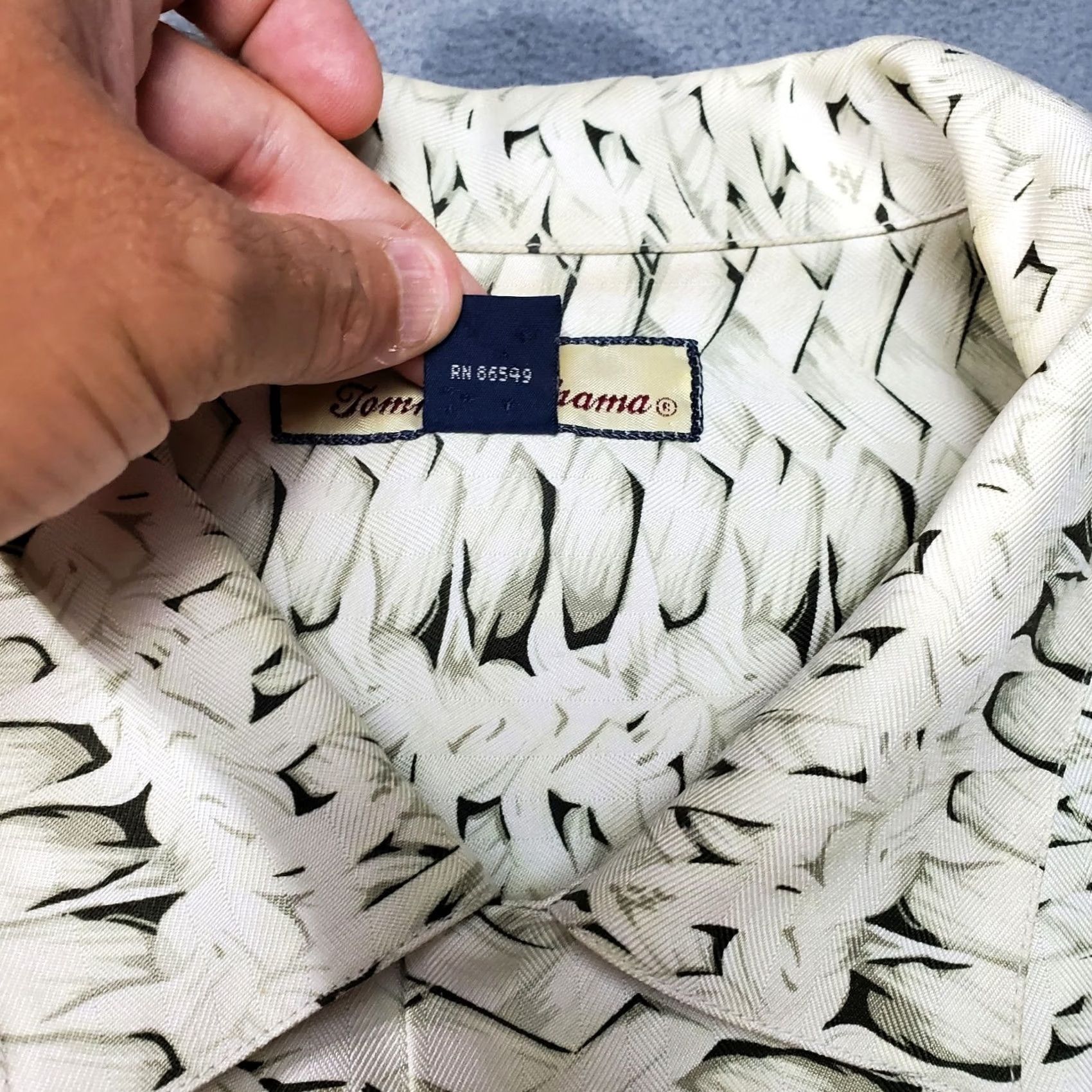 Tommy Bahama Tommy Bahama Shirt Mens Large Ivory White Floral Silk Hawaiian Pineapple Print Short Sleeve Button Up Aloha Beach Vacation Camp Tropical Size US L / EU 52-54 / 3 - 4 Thumbnail
