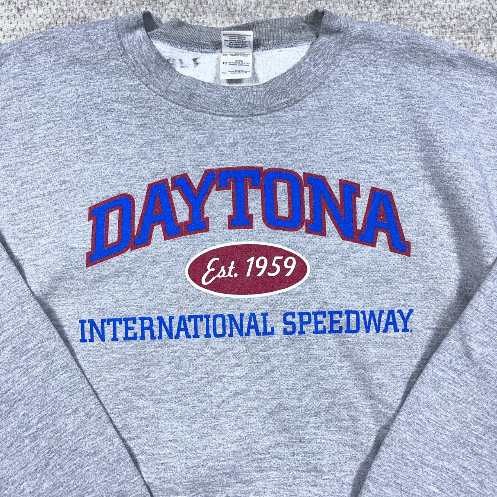 Gildan VINTAGE Daytona Speedway Sweatshirt Men XL Gray Crewneck Nascar Y2K 00s Size US XL / EU 56 / 4 - 2 Thumbnail