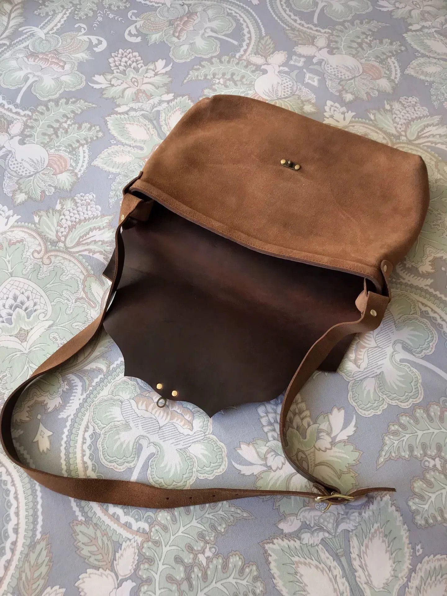 Horween Leather Fernand Leather Vintage Western Crossbody Bag. Size ONE SIZE - 5 Thumbnail