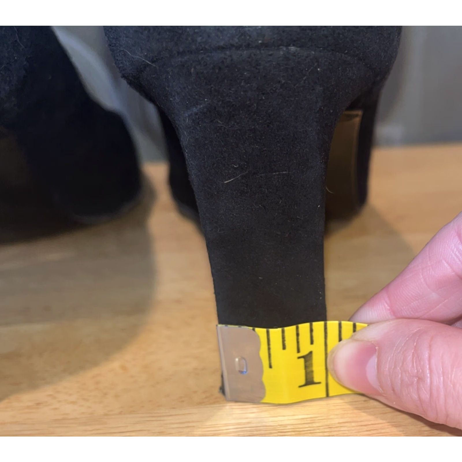 Vintage VINTAGE Joan & David Women's High Heel Pump Square Toe Slip-On Black Suede 7.5M Retro Wedding Formal Dress Shoes Size US 5.5 / IT 35.5 - 6 Thumbnail
