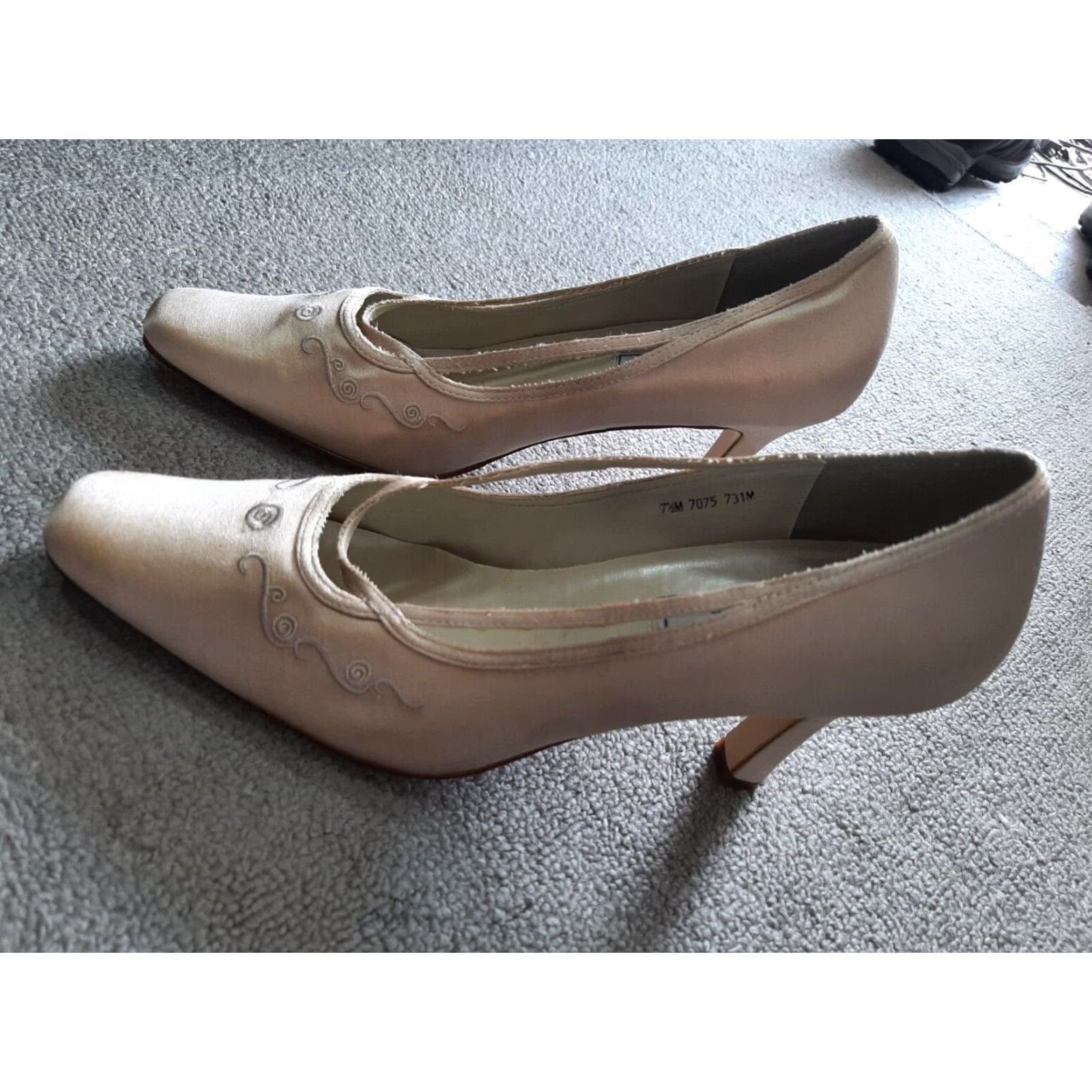 Vintage Rene Mancini Womens Dress Heels Pump Slip On 7.5 Leather Sole 3" High Beige Pattern Solid Almond Toe Womens Shoes Size M / US 6-8 / IT 42-44 - 2 Thumbnail