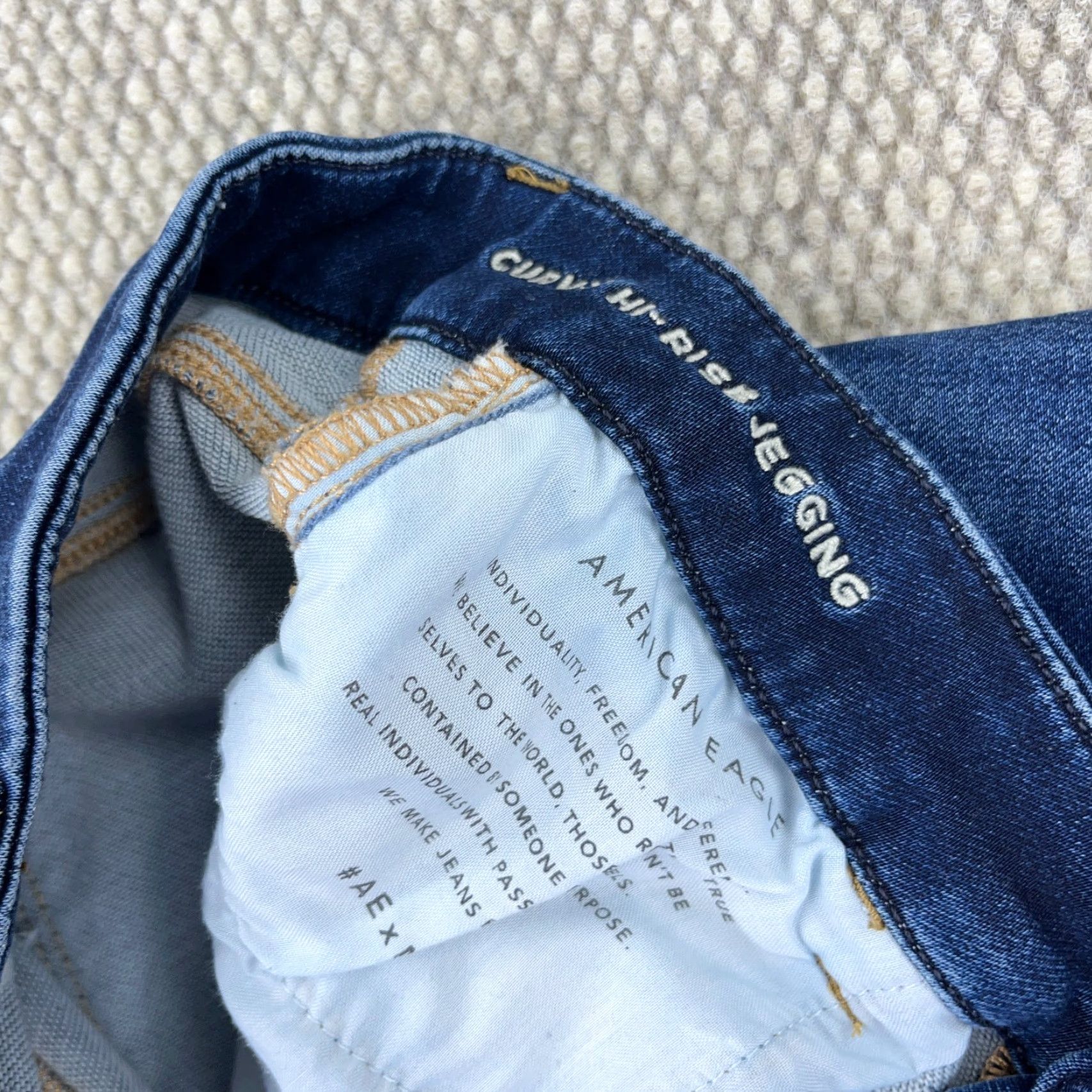 American Eagle Outfitters American Eagle Outfitters Jeans Women 4 Curvy High Rise Jegging Distressed Holes Blue 5-Pocket Regular Inseam 28 in Mens Womens Girls Boys Size 27" / US 4 / IT 40 - 4 Thumbnail