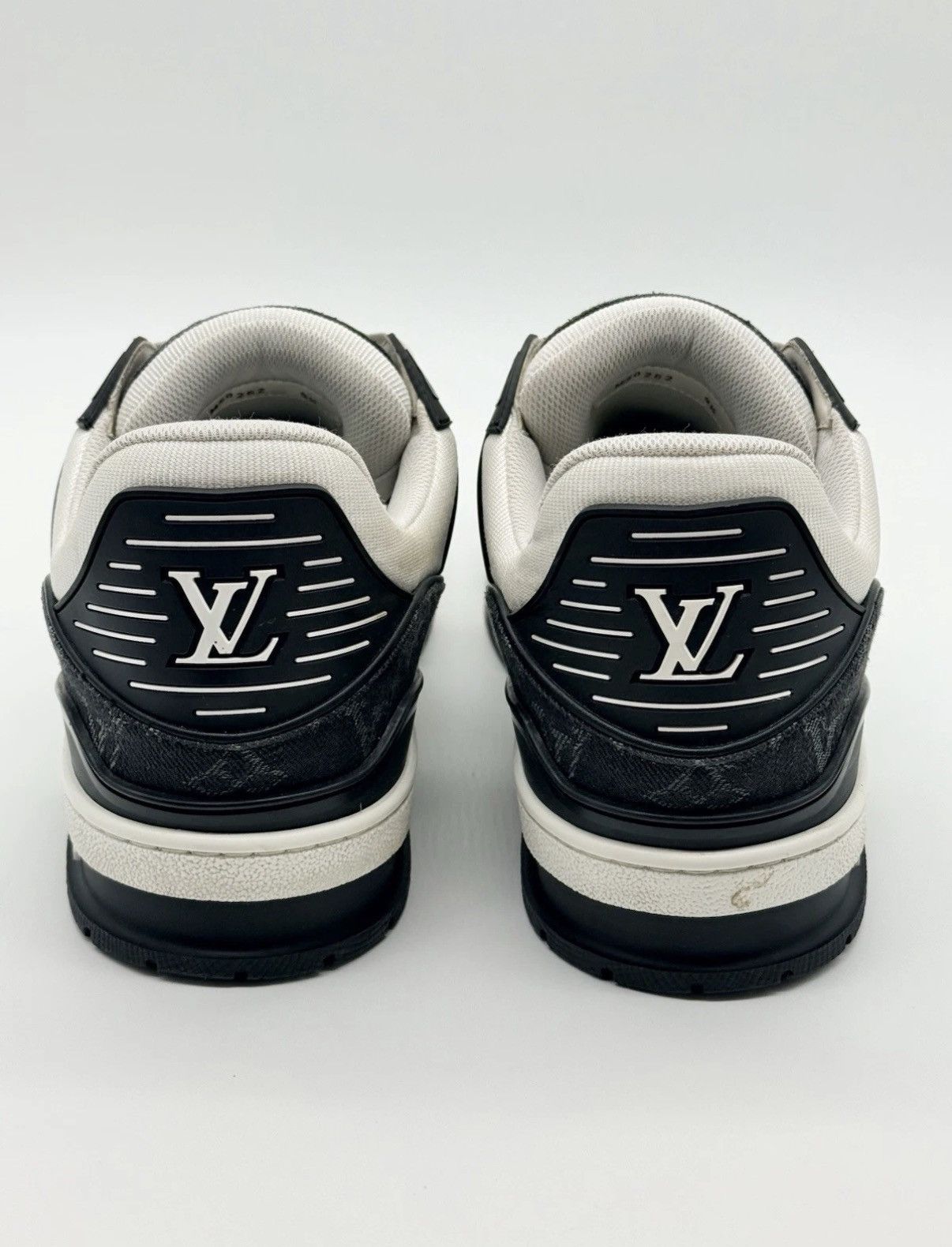 Louis Vuitton Size 10.5 - Louis Vuitton Trainer Low Black Size US 10.5 / EU 43-44 - 5 Thumbnail