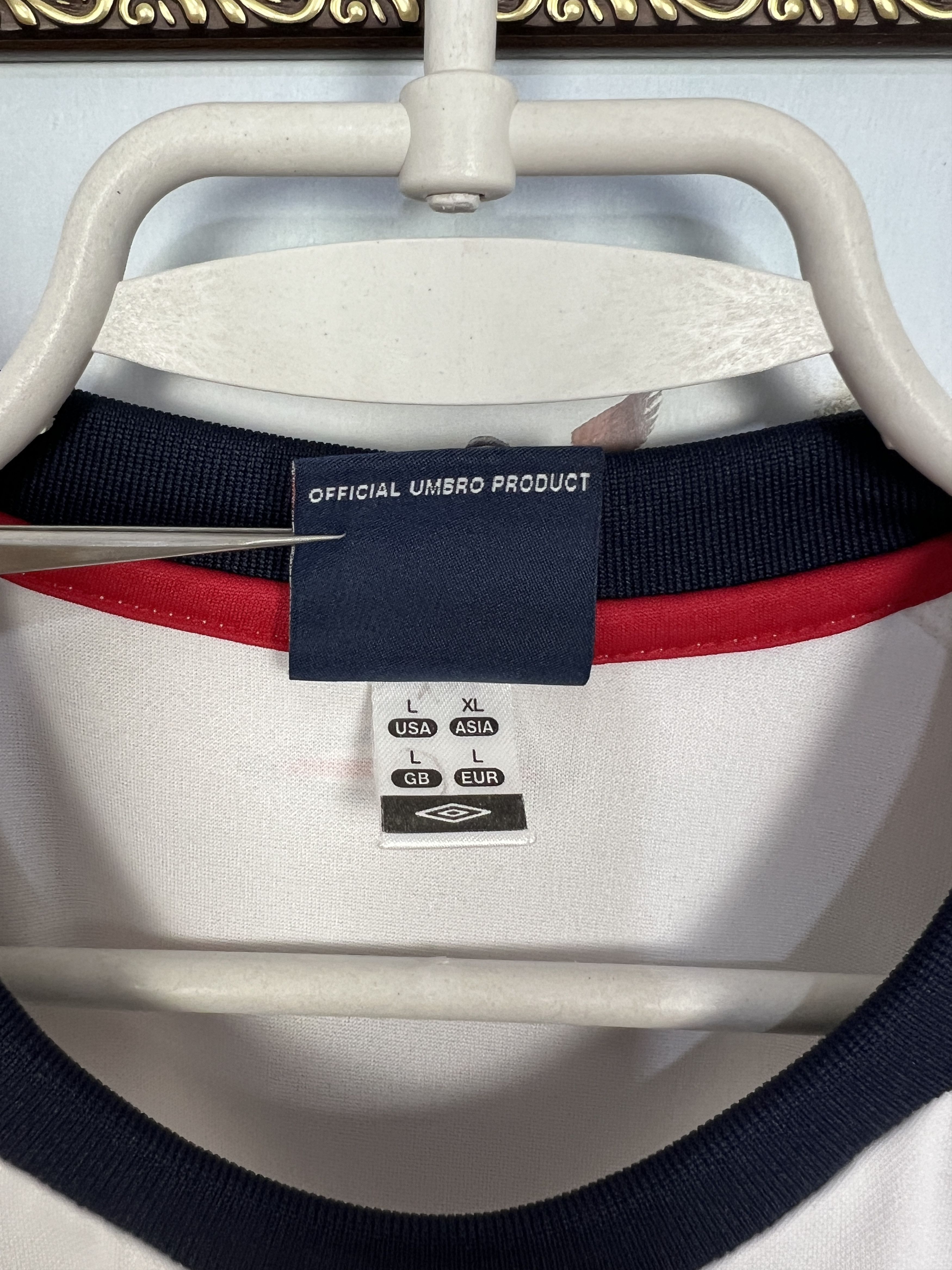 Umbro Vintage Umbro England Football Shirt Train White National Size US L / EU 52-54 / 3 - 8 Thumbnail