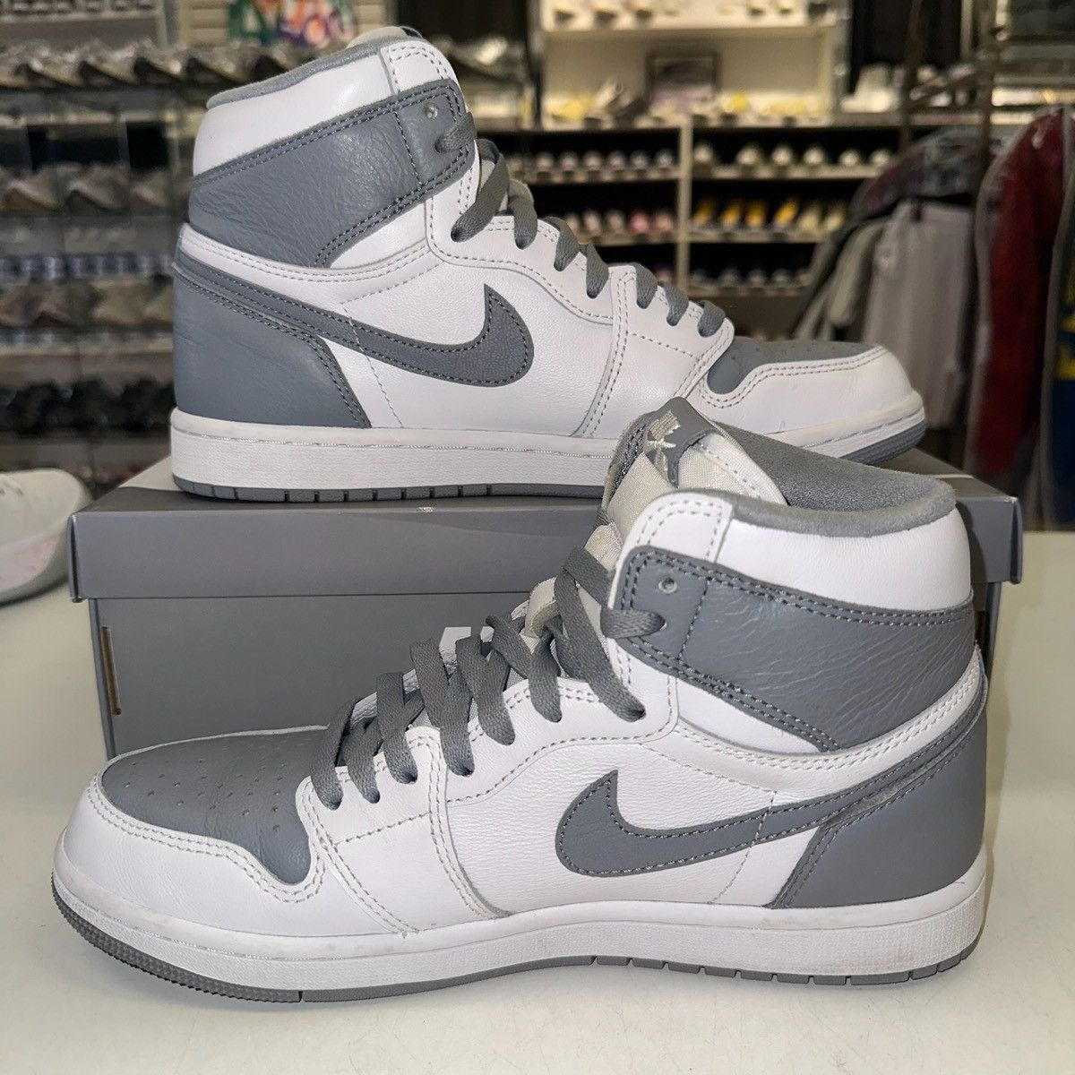 Jordan Brand × Nike Size 8 - Jordan 1 Retro High OG Stealth Size US 8 / EU 41 - 2 Thumbnail