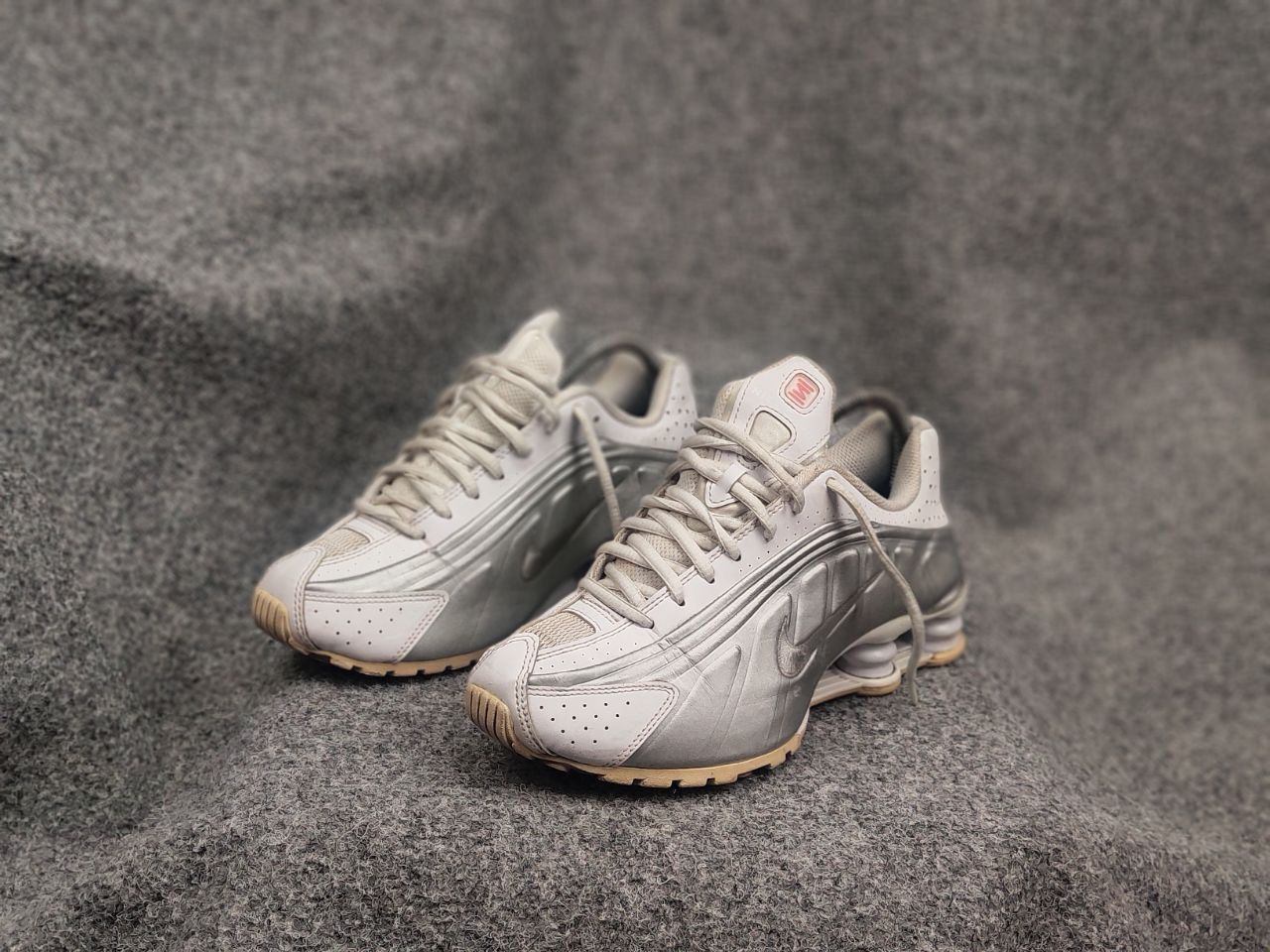 Nike Nike Shox R4 White Metallic Vintage Y2K Style Sneakers shoes Size US 5.5 / IT 35.5 - 9 Thumbnail