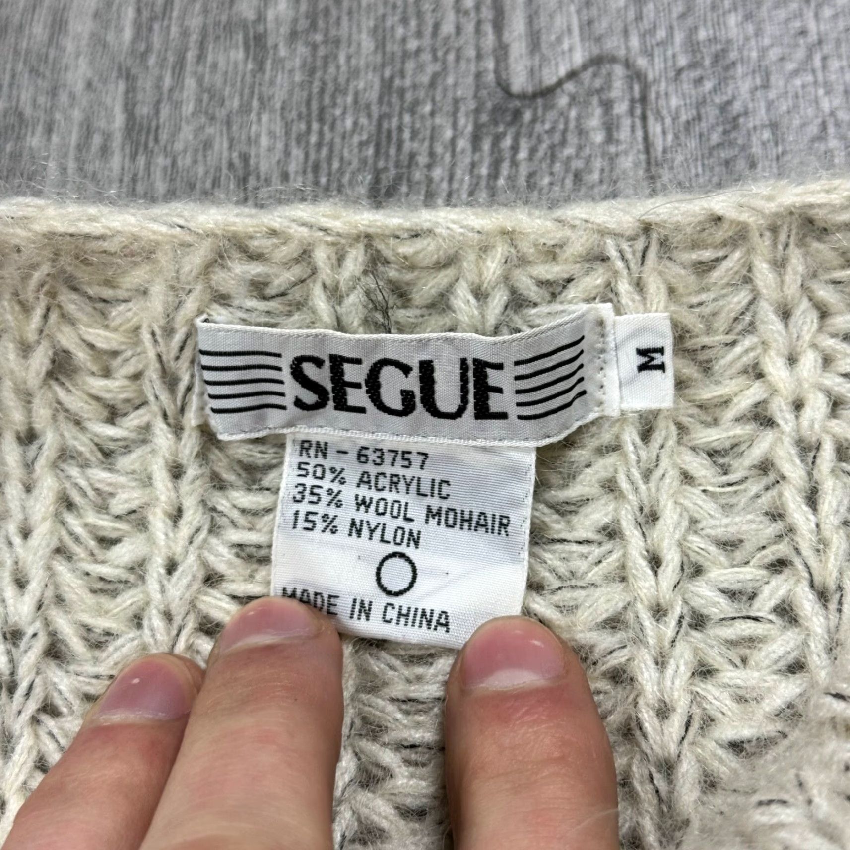 Vintage VINTAGE SEGUE WOMENS KNIT CARDIGAN SWEATER 80s GREY MOHAIR FUZZY LONG SLEEVE MENS Size M / US 6-8 / IT 42-44 - 4 Thumbnail