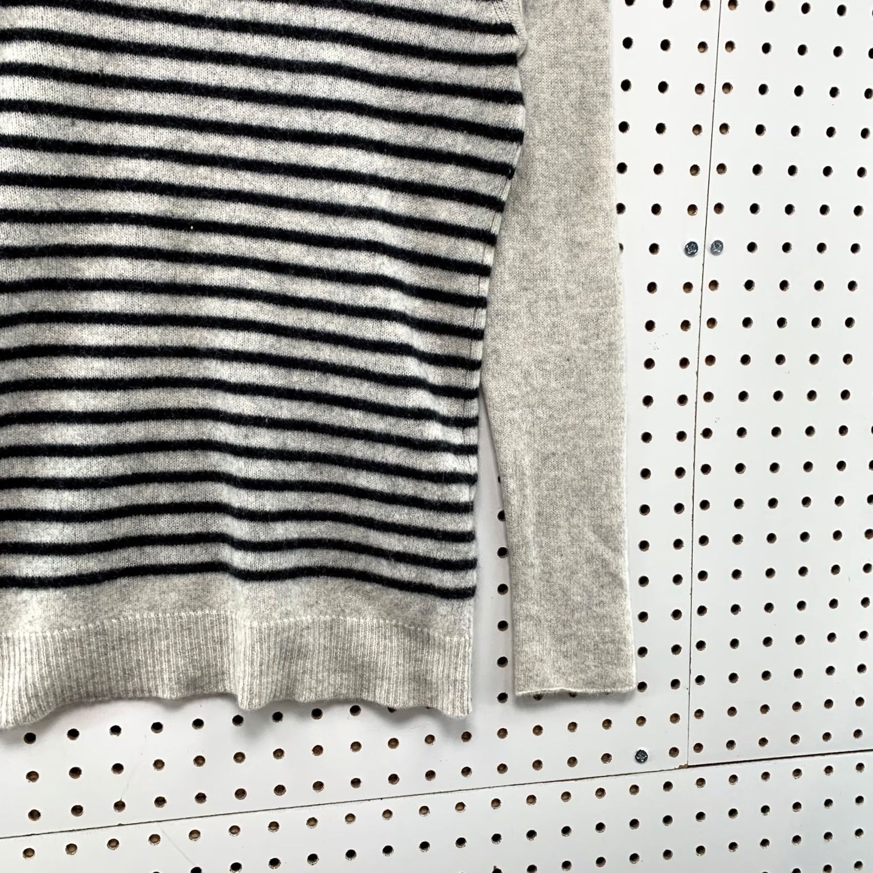 Vintage Duffy Sweater Womens Small Gray Striped Pullover 100% Cashmere Preppy Size S / US 4 / IT 40 - 7 Thumbnail