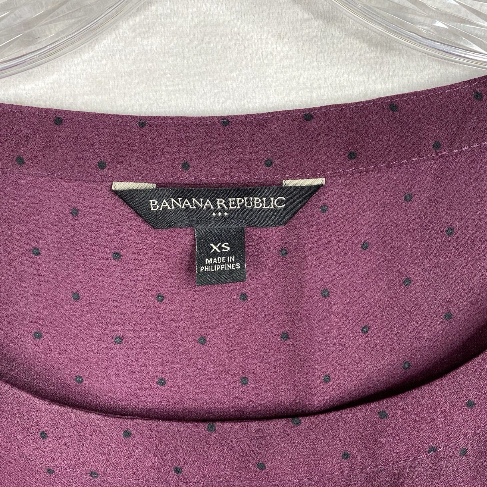 Banana Republic VINTAGE Banana Republic Women XS Top Burgundy Polka Dot Short Sleeve Classic Preppy Size XS / US 0-2 / IT 36-38 - 2 Thumbnail