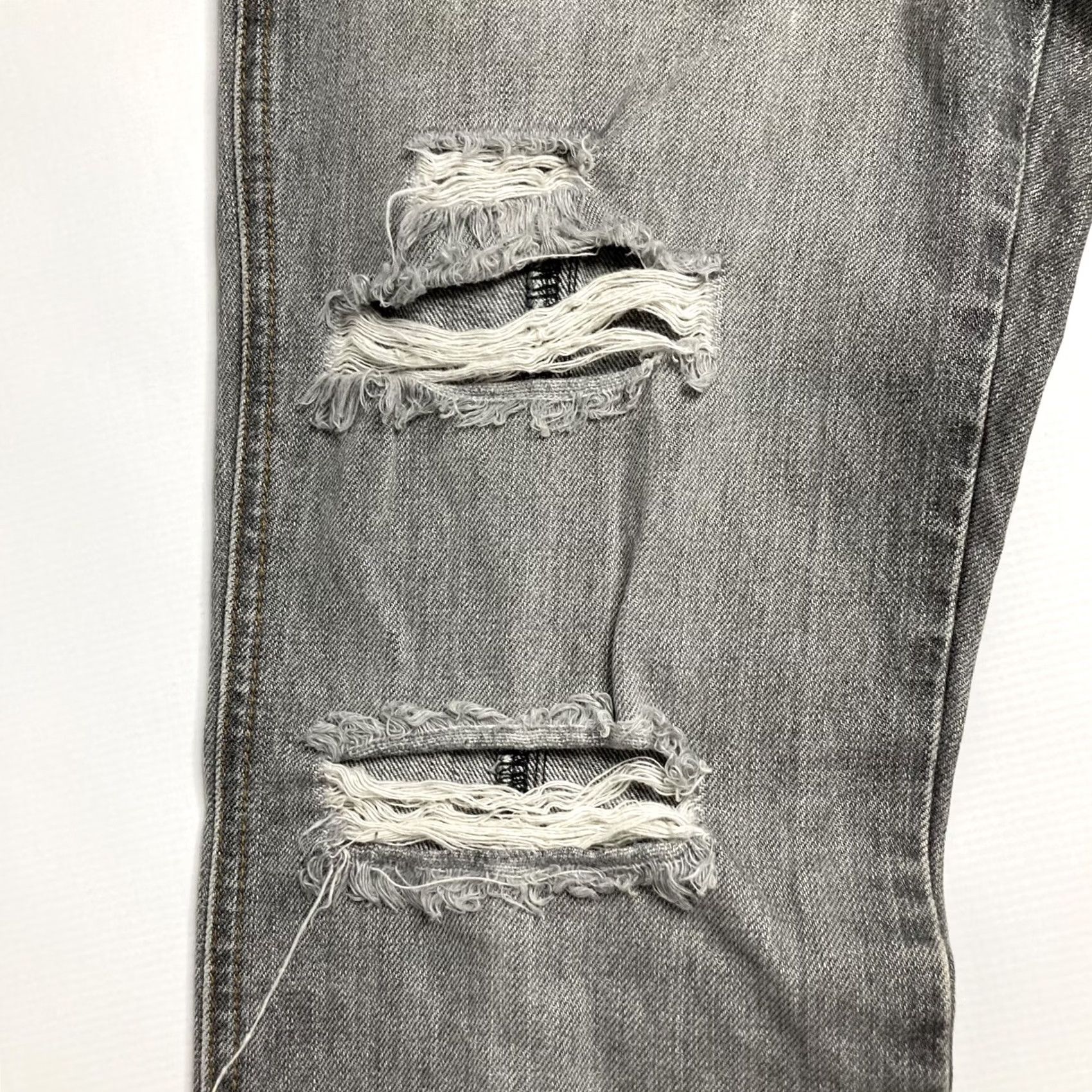 Gap VINTAGE Gap Jeans 2 Button Waist Distressed Destroyed Size 6 Gray 5-Pocket Denim Menus Womens Giov Size 28" / US 6 / IT 42 - 5 Thumbnail