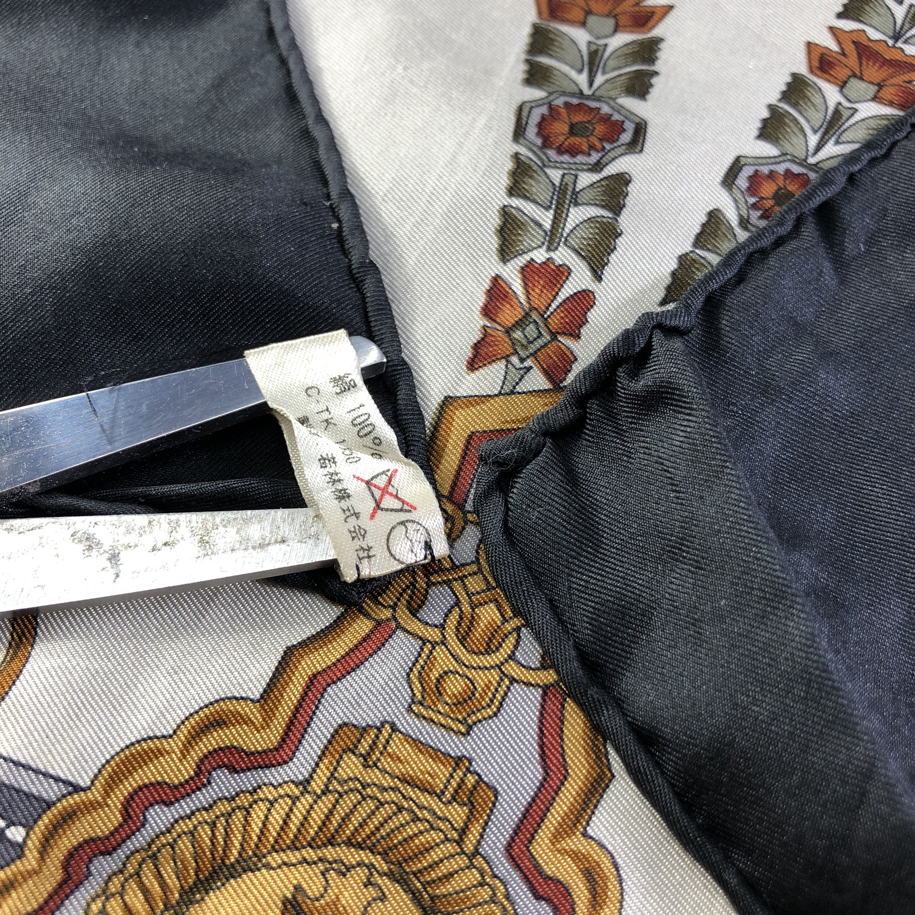 Vintage Unknown Luxury Hand Rolled Silk Scarf M1047 Size ONE SIZE - 4 Thumbnail