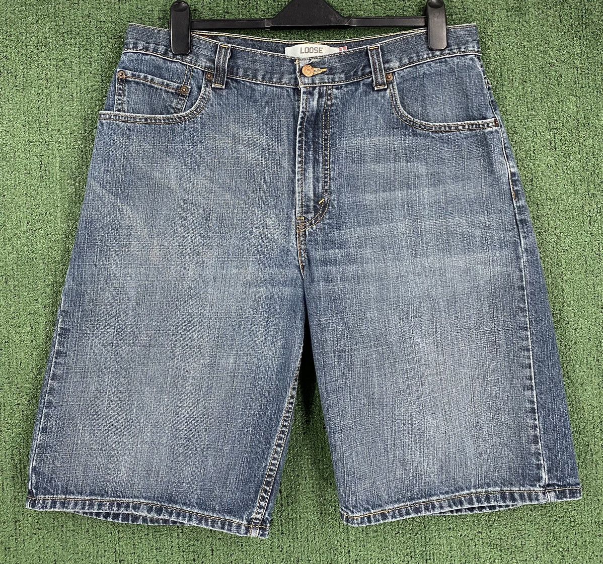 Other Vintage Y2K Levi’s 569 Loose Fit Shorts Jorts Men’s Size 36 Size US 36 / EU 52 - 1 Thumbnail