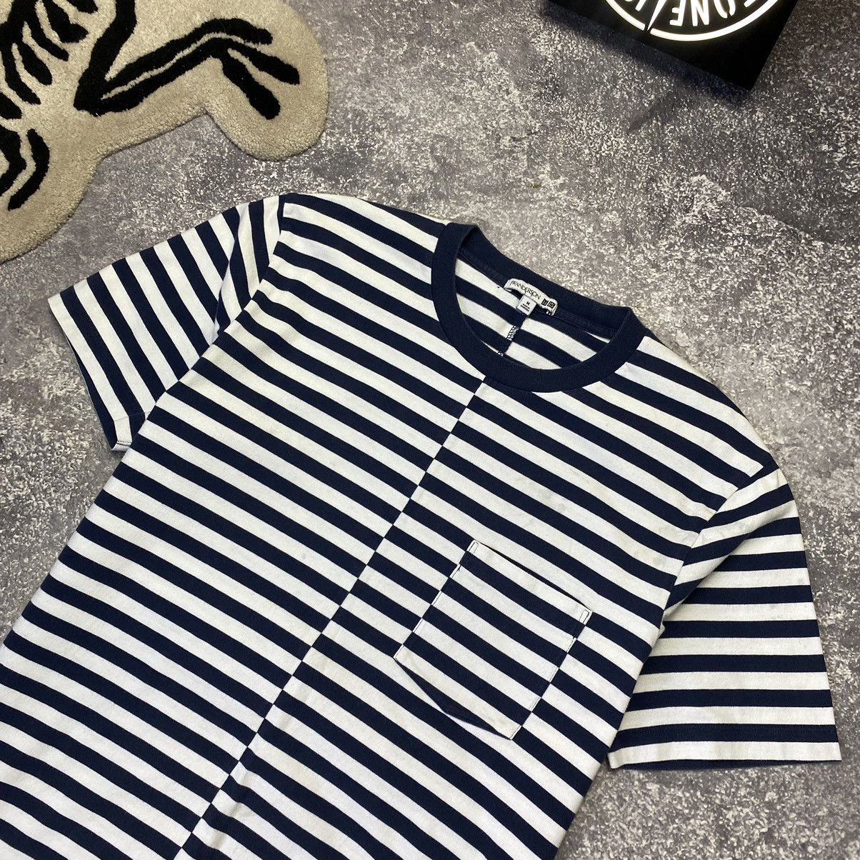 JW Anderson × Uniqlo Men’s Uniqlo x J.W. Anderson small logo designer tee Size US M / EU 48-50 / 2 - 2 Thumbnail