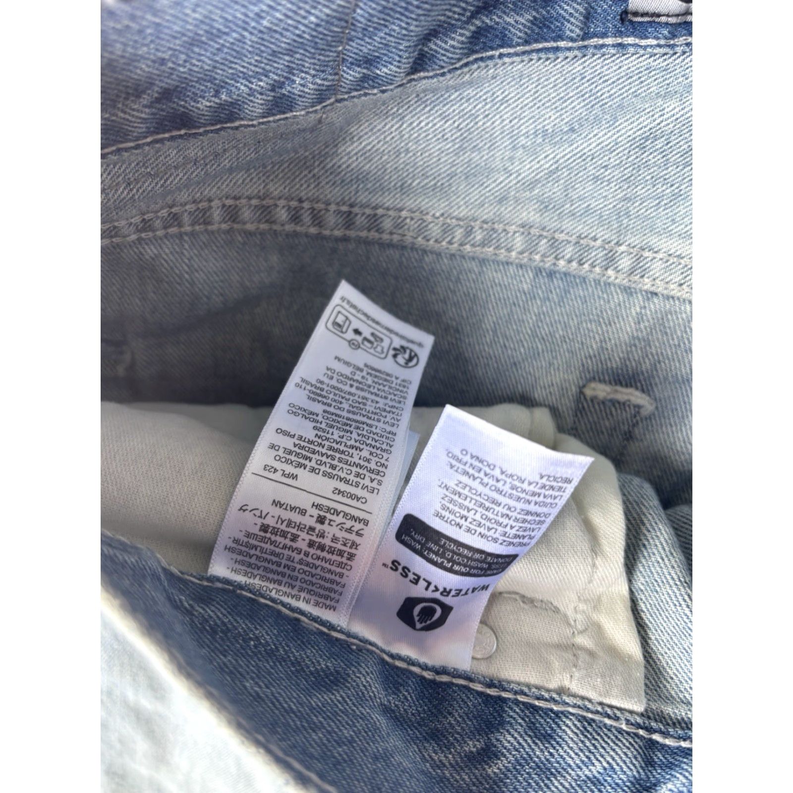 Levi's VINTAGE Levi's Silvertab 34 Jeans 34/32 Blue 90s Grunge Hip Hop Baggy Loose Fit Distressed Denim 5-Pocket Mens Size US 34 / EU 50 - 3 Thumbnail