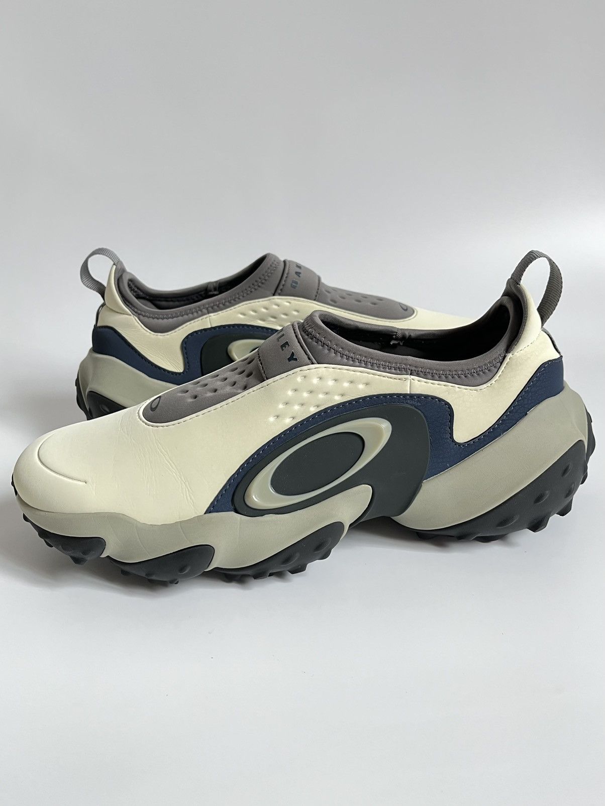 Oakley Oakley Edge Icon “Cream Navy” Size US 11 / EU 44 - 1 Thumbnail
