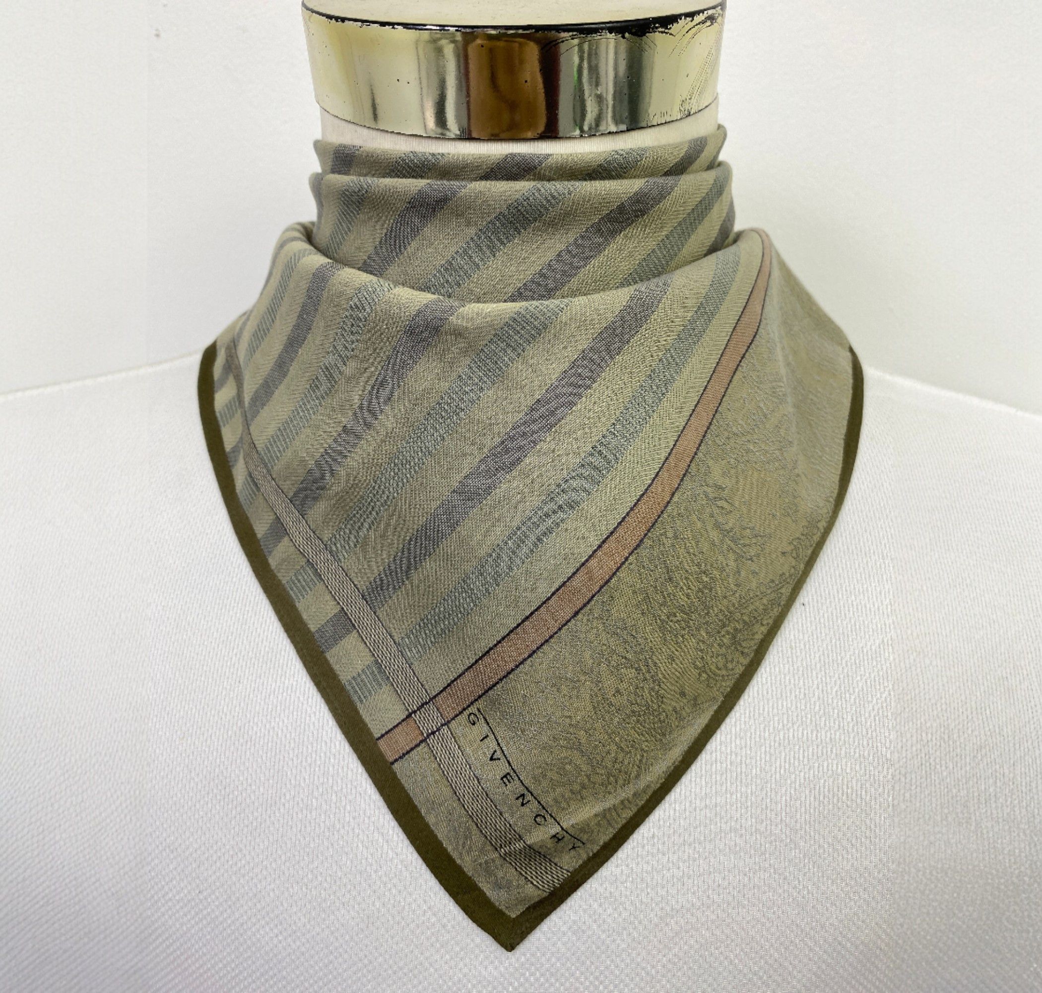 Givenchy Vintage Givenchy Handkerchief / Neckerchief KT0048 Size ONE SIZE - 1 Thumbnail