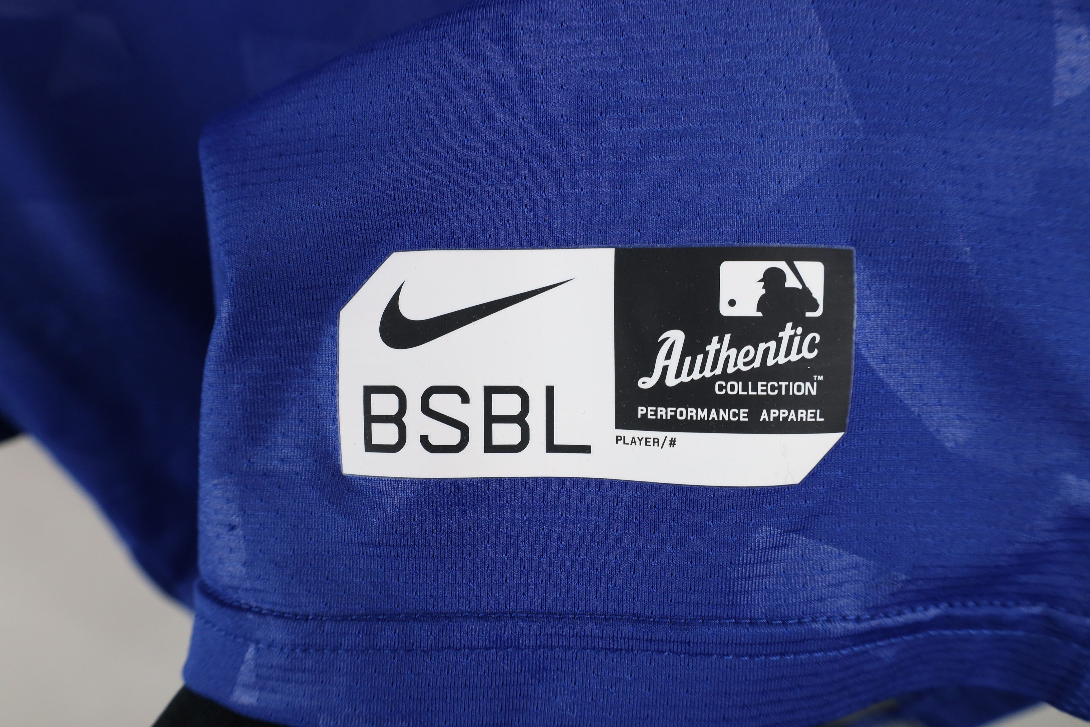 Nike × Vintage Nike Pro Hypercool Fitted Toronto Blue Jays Raglan T-Shirt Size US L / EU 52-54 / 3 - 6 Thumbnail