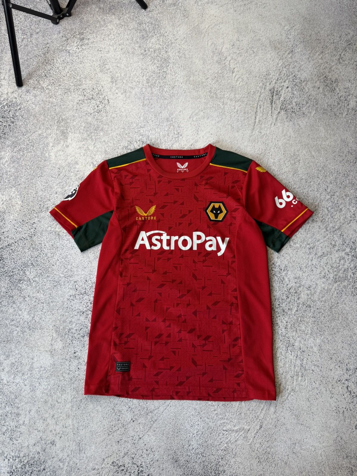 Castore Castore Wolverhampton Wanderers Football Shirt Size S Size US S / EU 44-46 / 1 - 1 Thumbnail
