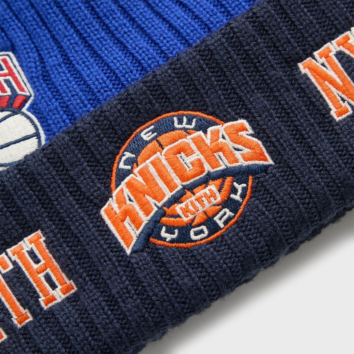 Kith × New Era Kith & New Era New York Knicks All Over Patches Knit Beanie Size ONE SIZE - 4 Thumbnail